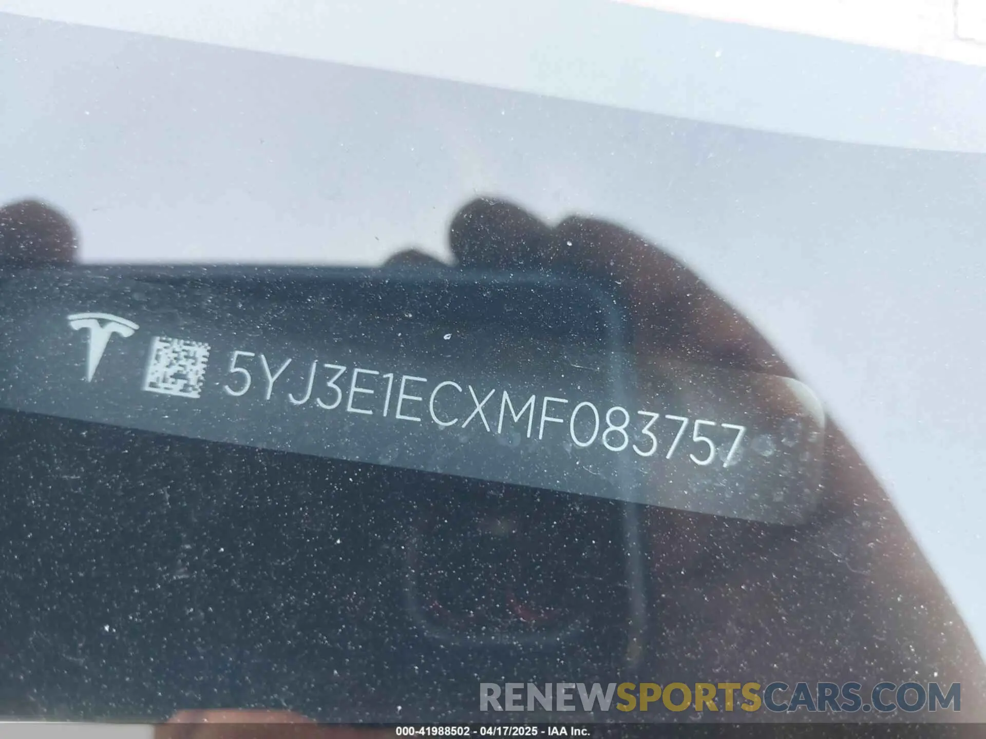 8 fotografías del automóvil dañado 5YJ3E1ECXMF083757 TESLA MODEL 3 2021
