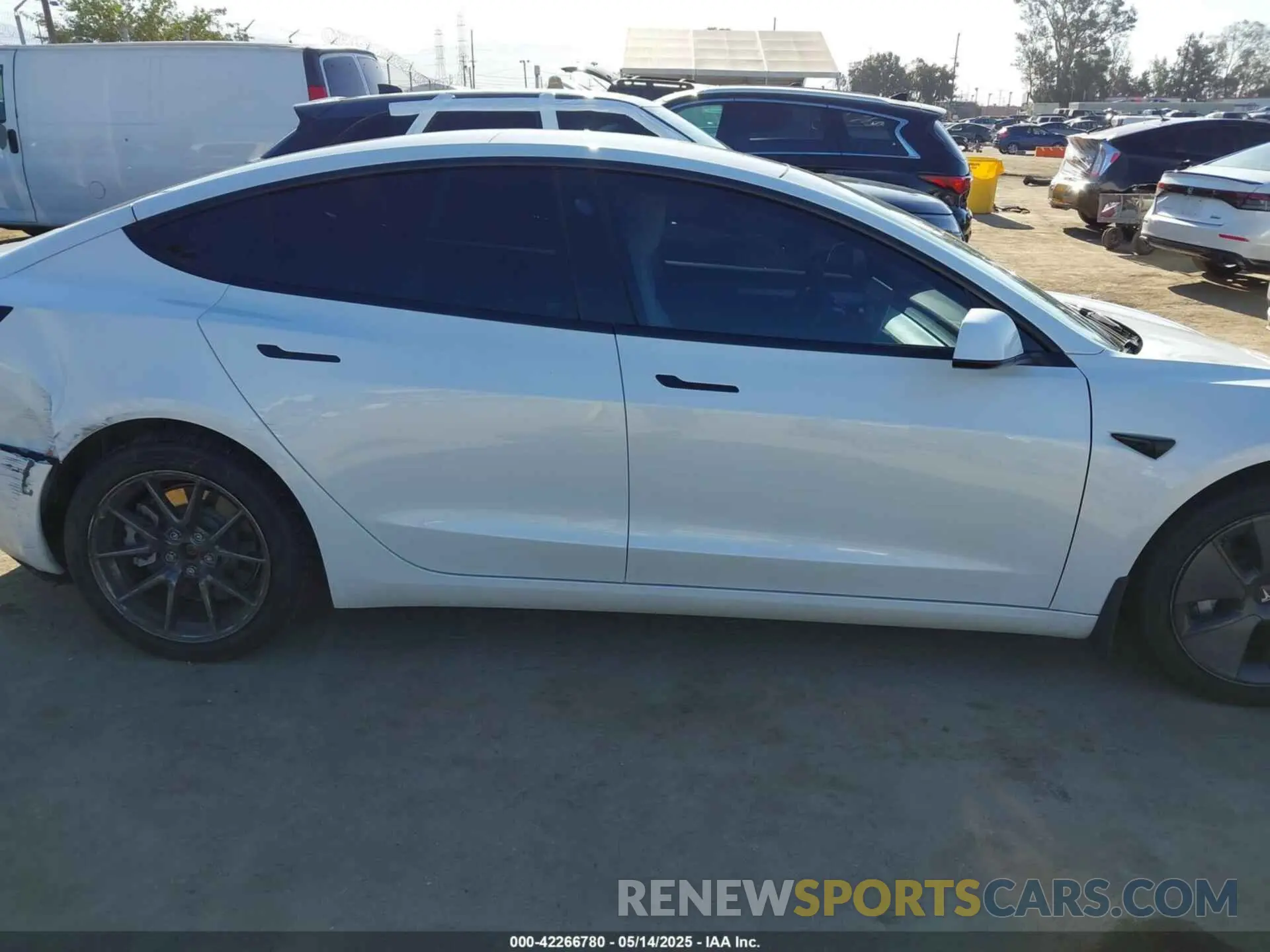 14 fotografías del automóvil dañado 5YJ3E1EA2NF315607 TESLA MODEL 3 2022