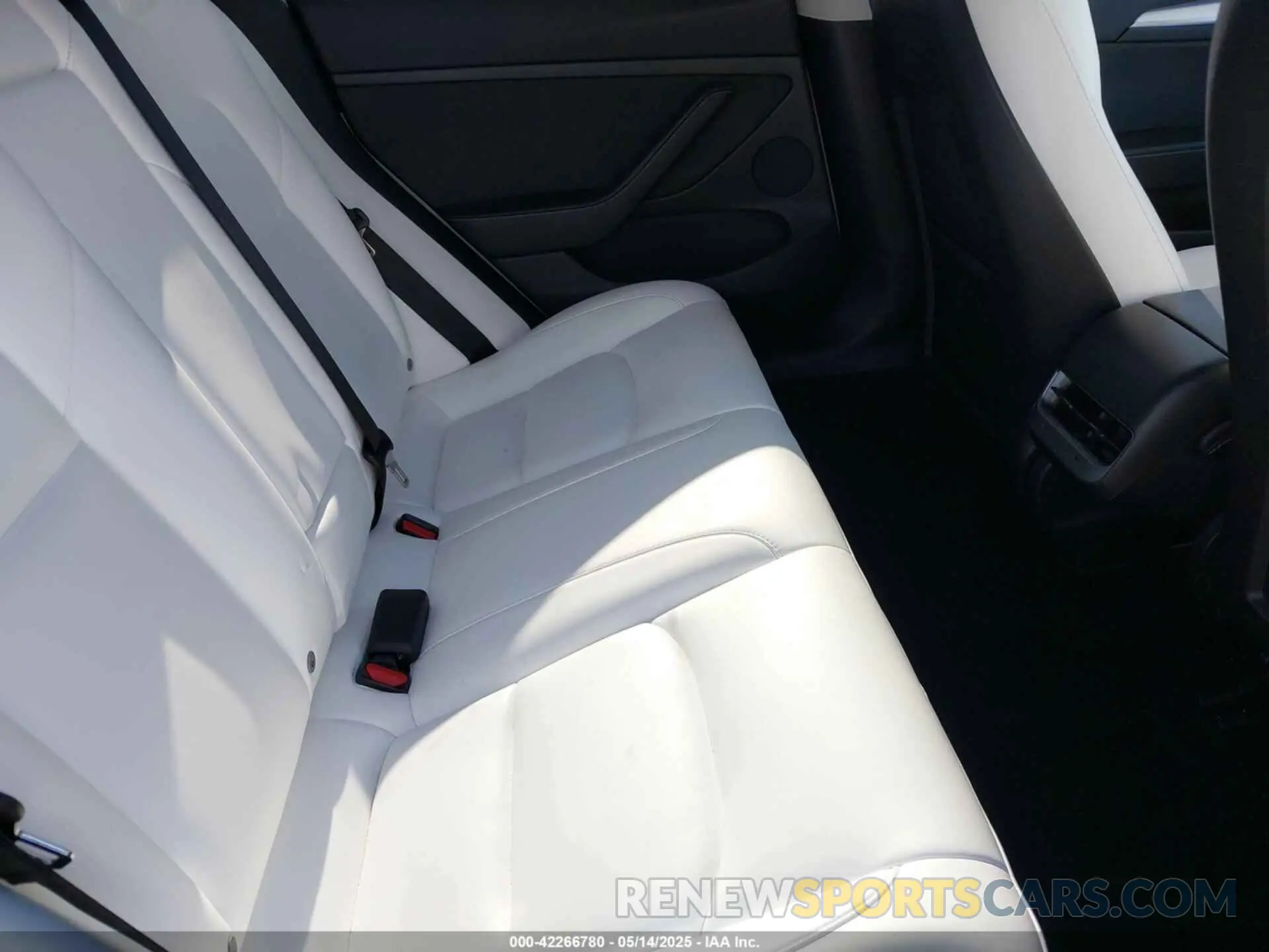 8 fotografías del automóvil dañado 5YJ3E1EA2NF315607 TESLA MODEL 3 2022