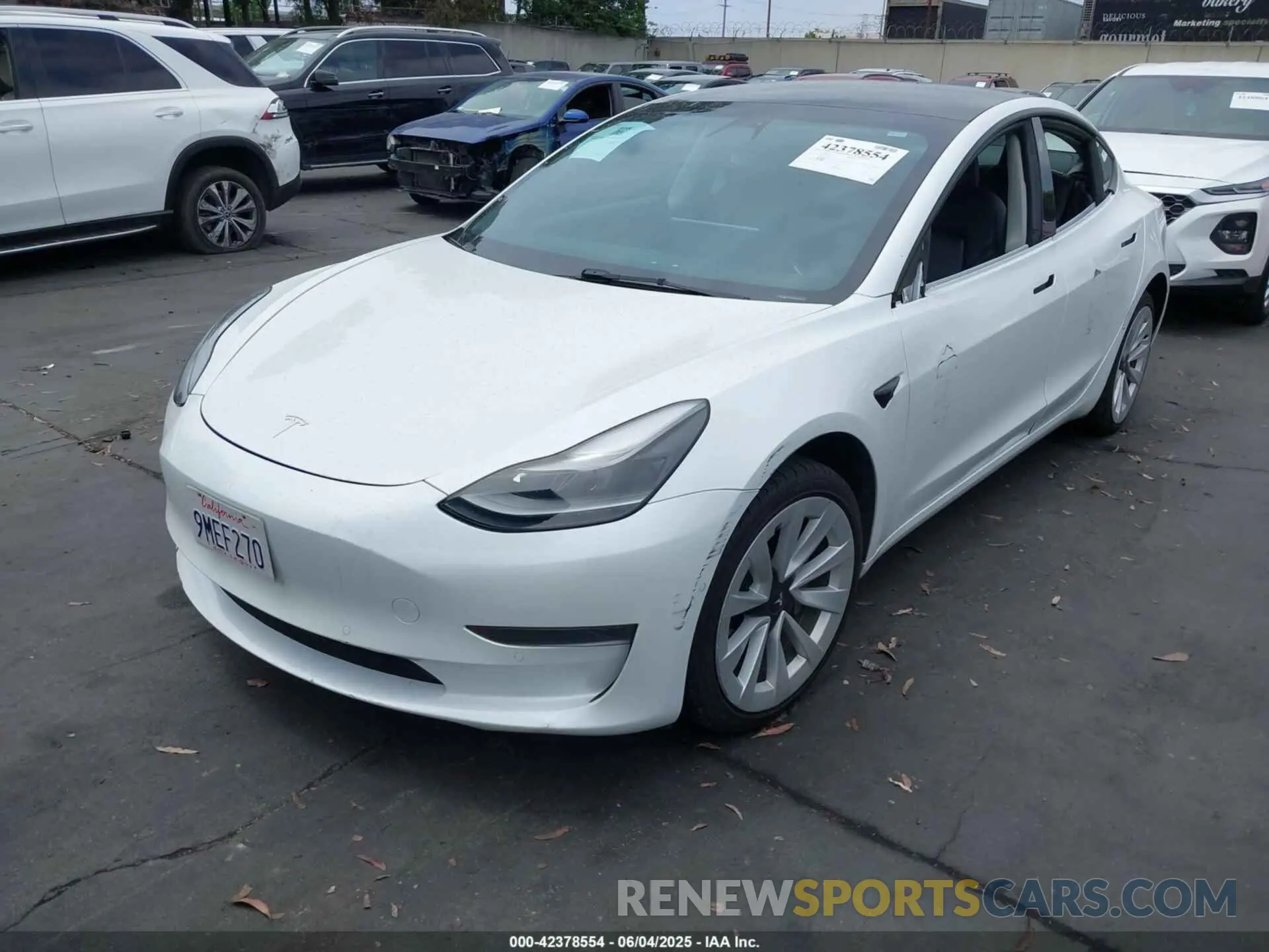 2 fotografías del automóvil dañado 5YJ3E1EA3NF142759 TESLA MODEL 3 2022