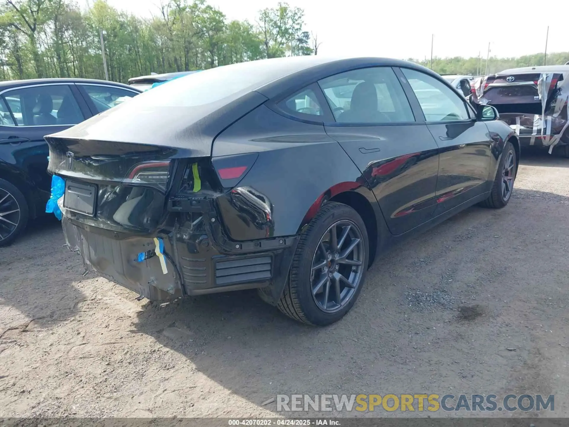 4 fotografías del automóvil dañado 5YJ3E1EA5NF102196 TESLA MODEL 3 2022
