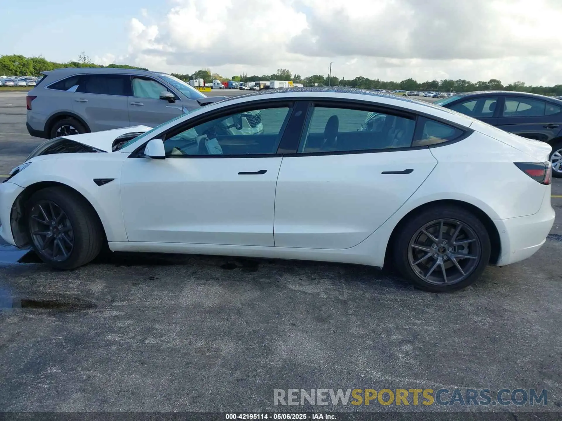 13 fotografías del automóvil dañado 5YJ3E1EA5NF164309 TESLA MODEL 3 2022