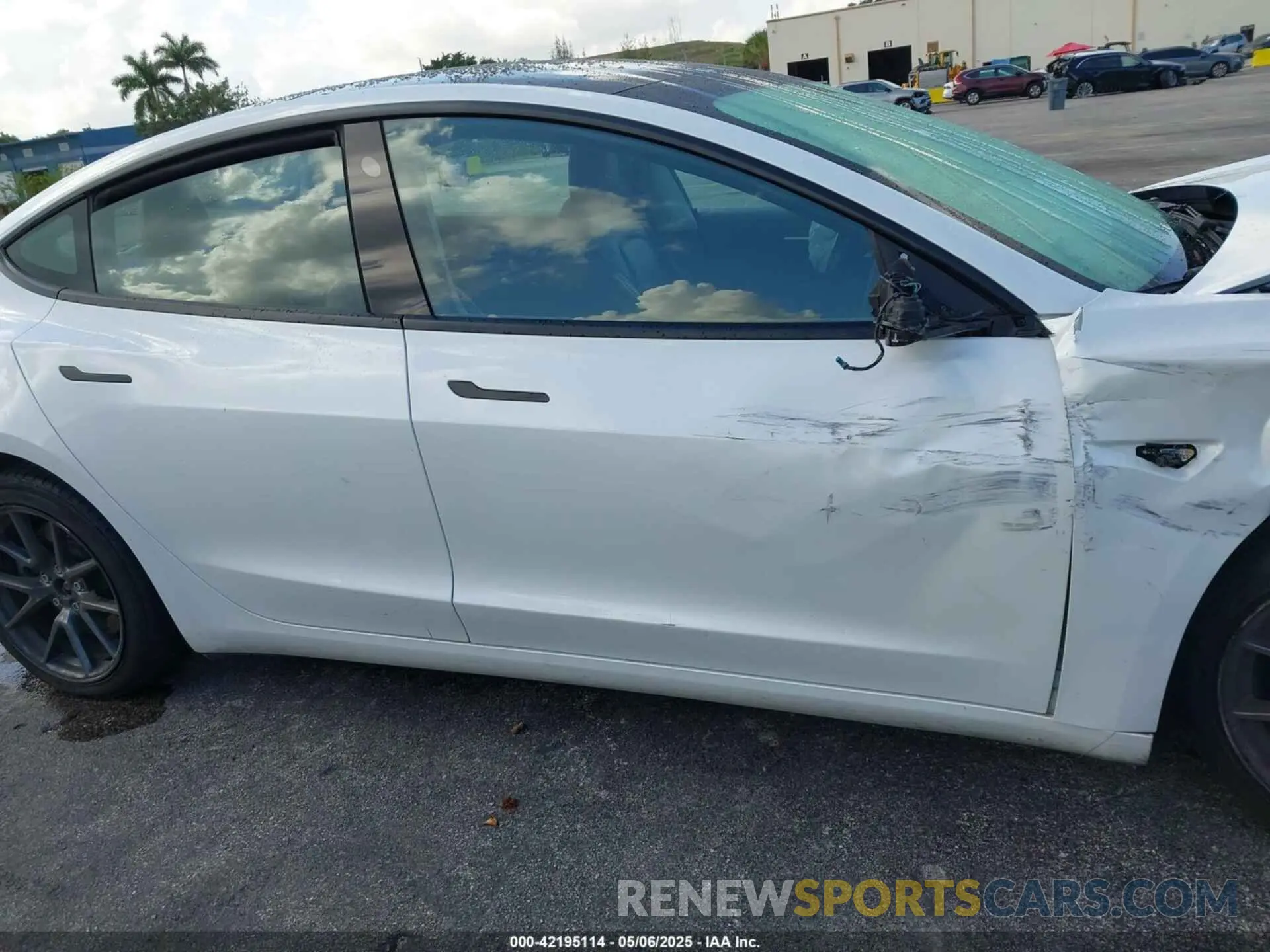 18 fotografías del automóvil dañado 5YJ3E1EA5NF164309 TESLA MODEL 3 2022