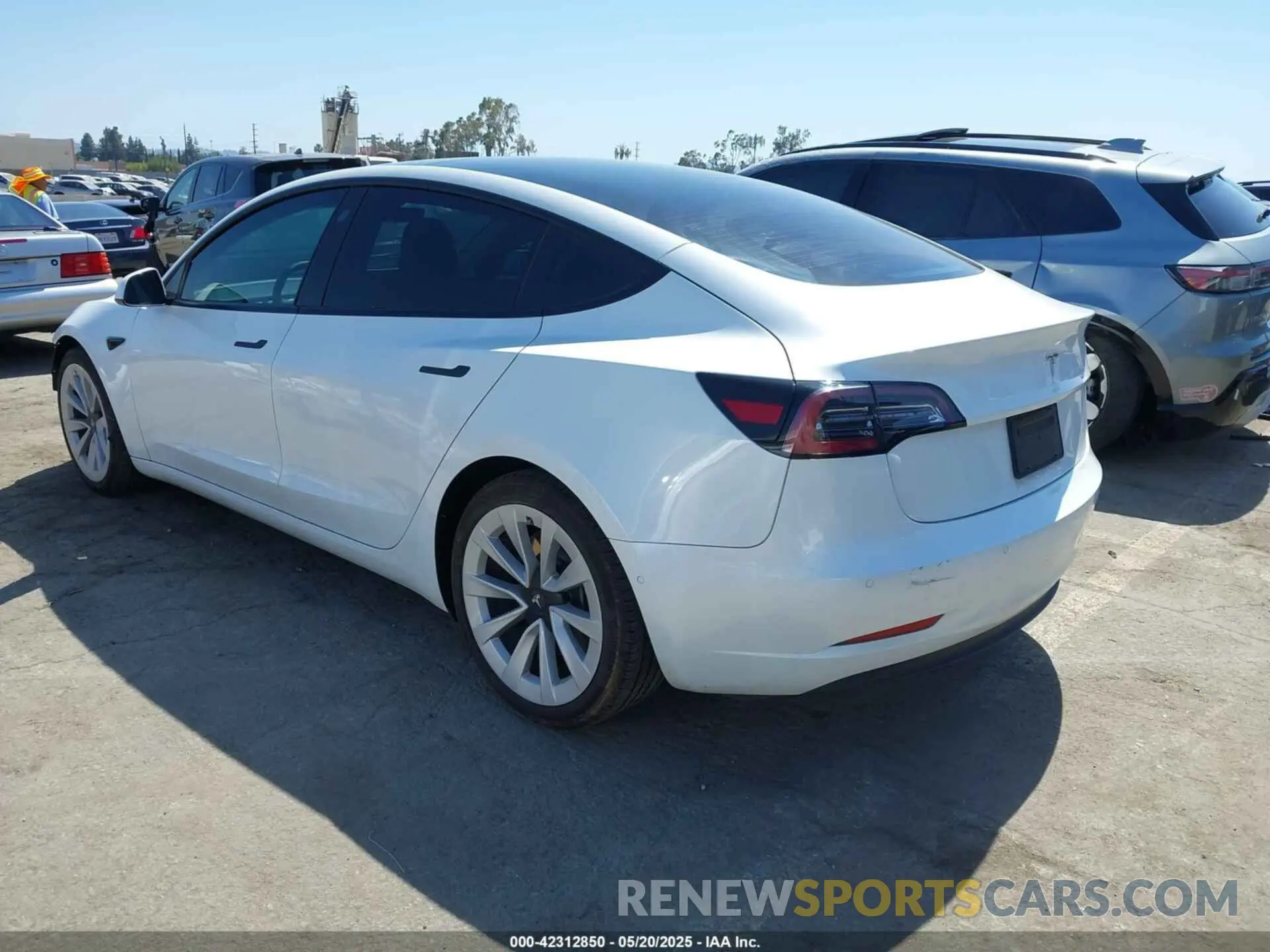 3 fotografías del automóvil dañado 5YJ3E1EA6NF144568 TESLA MODEL 3 2022