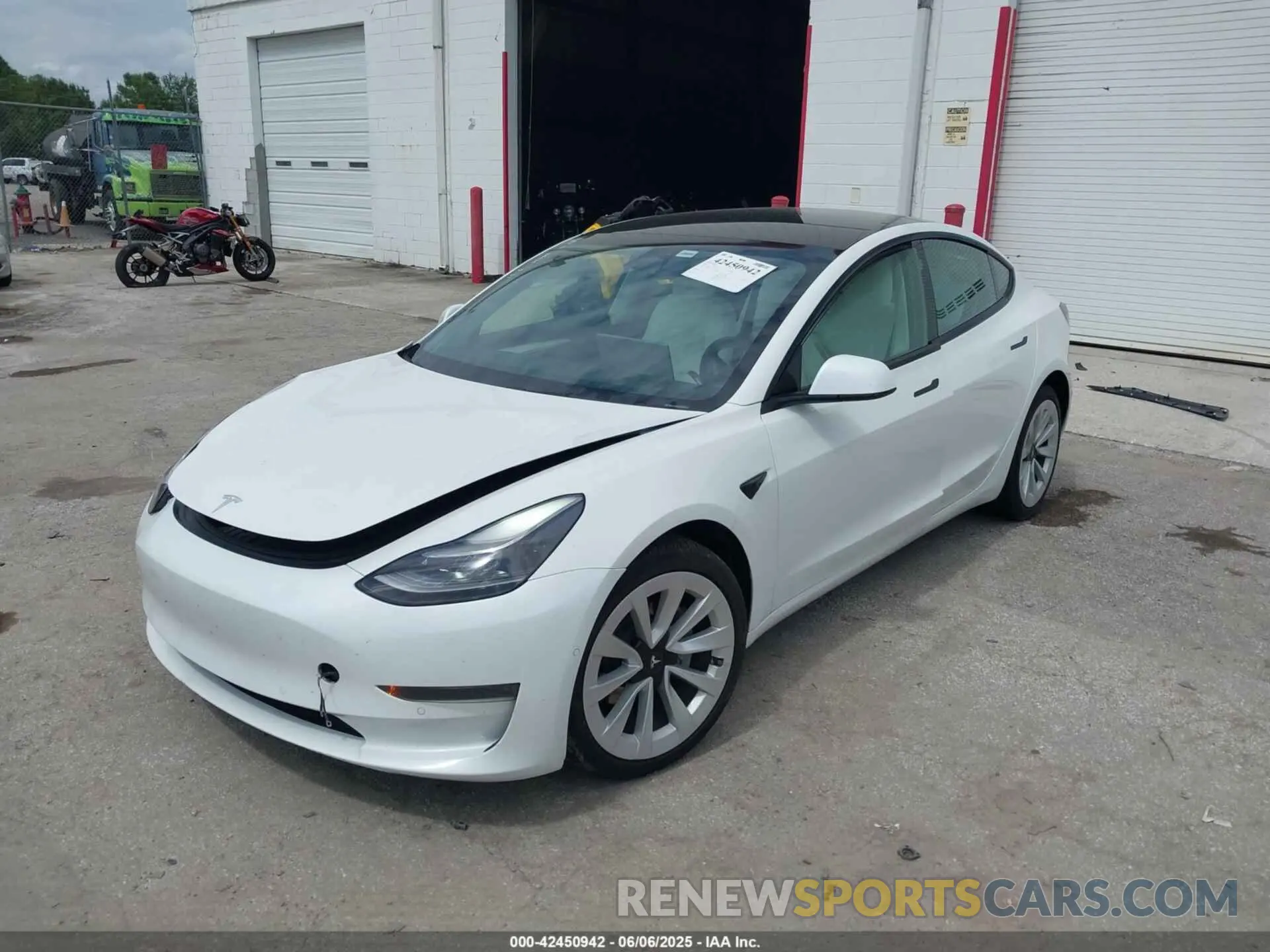 2 fotografías del automóvil dañado 5YJ3E1EA6NF153853 TESLA MODEL 3 2022