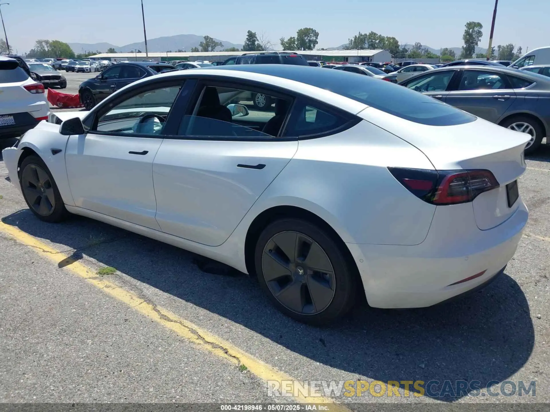3 fotografías del automóvil dañado 5YJ3E1EA6NF332281 TESLA MODEL 3 2022