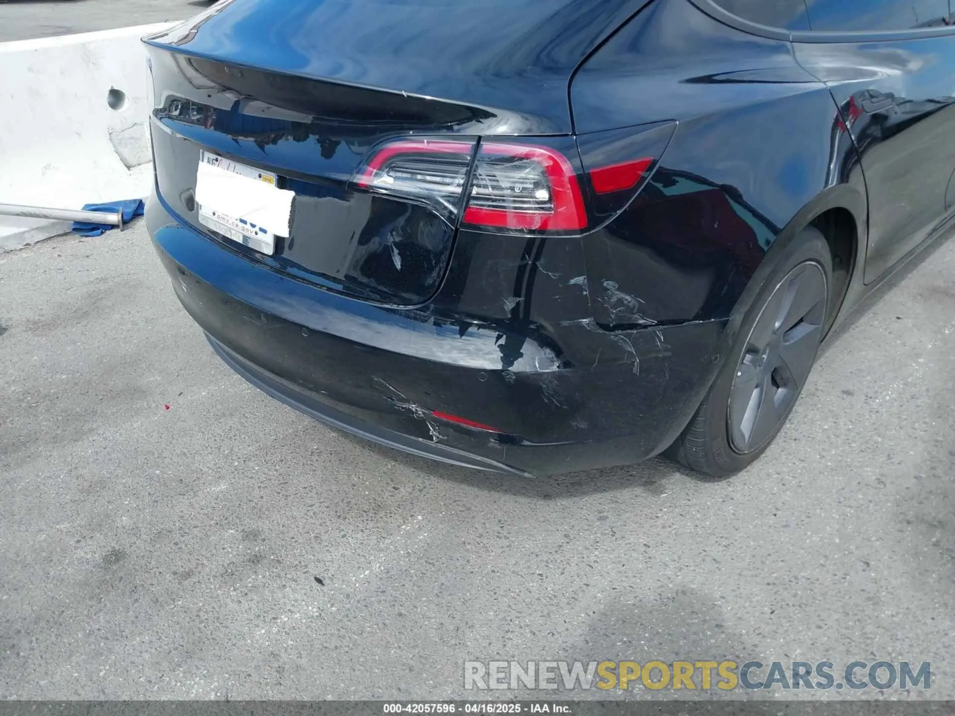 19 fotografías del automóvil dañado 5YJ3E1EA7NF314744 TESLA MODEL 3 2022