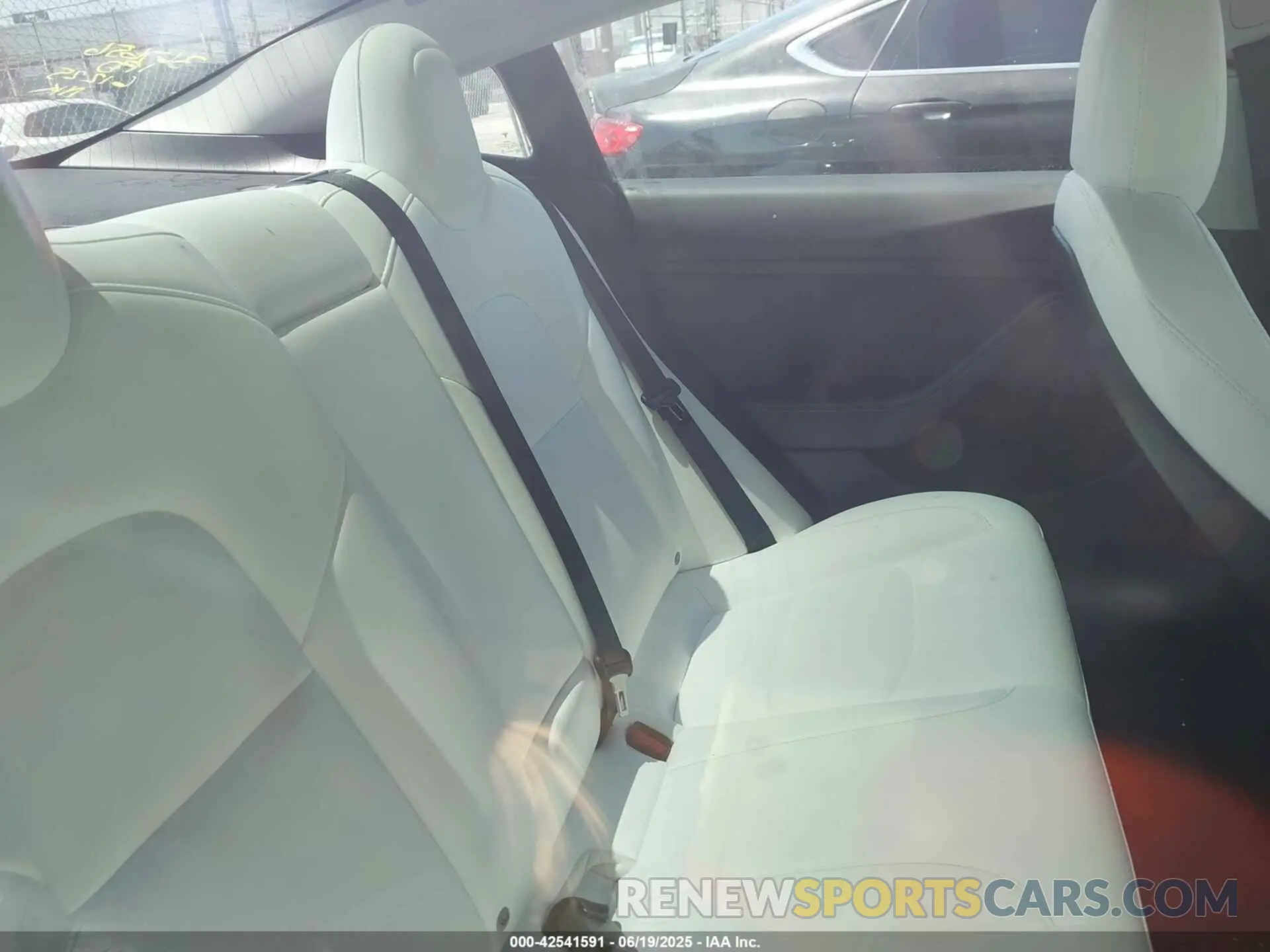 8 fotografías del automóvil dañado 5YJ3E1EA7NF373647 TESLA MODEL 3 2022