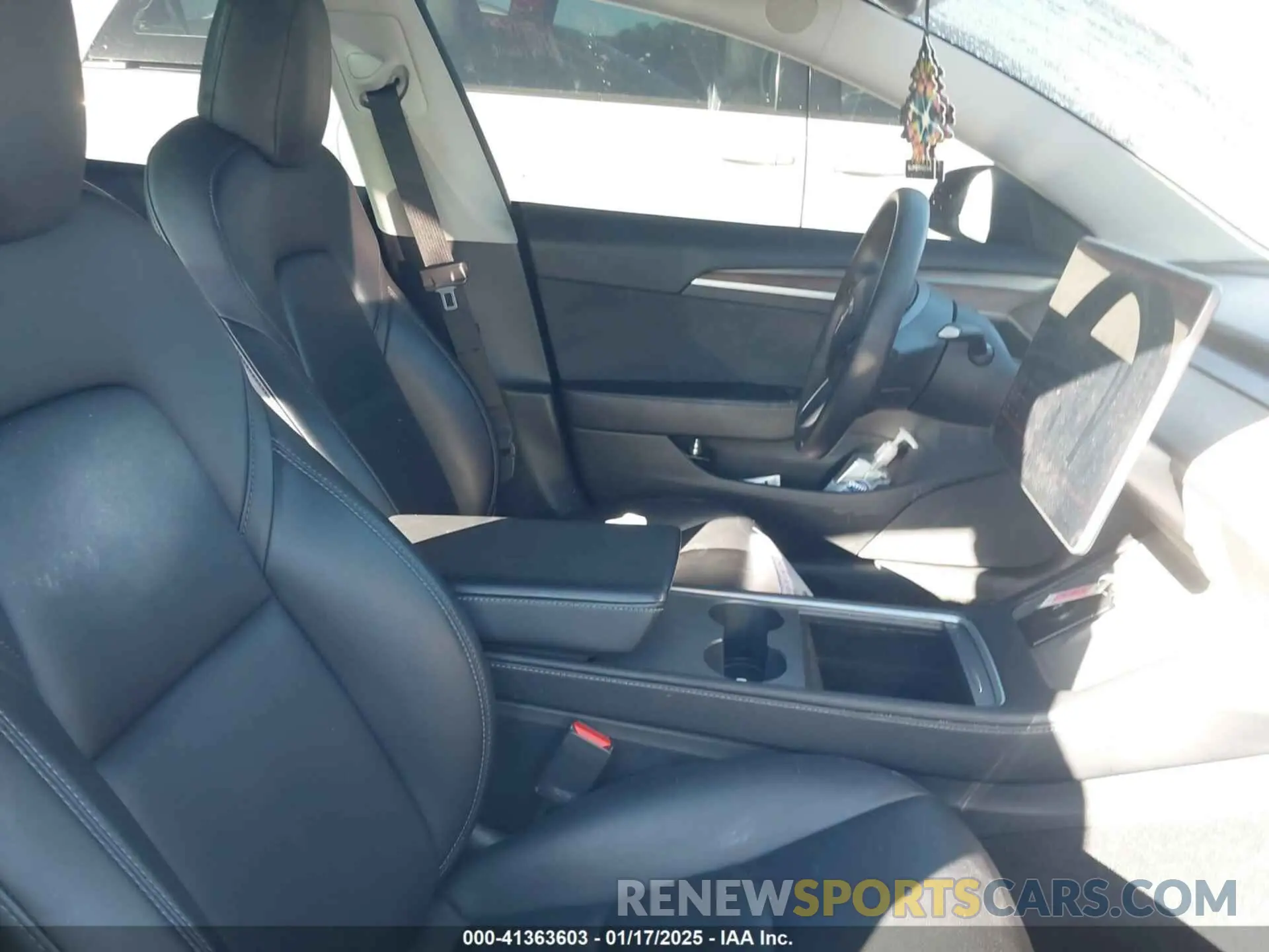5 fotografías del automóvil dañado 5YJ3E1EA9NF147836 TESLA MODEL 3 2022