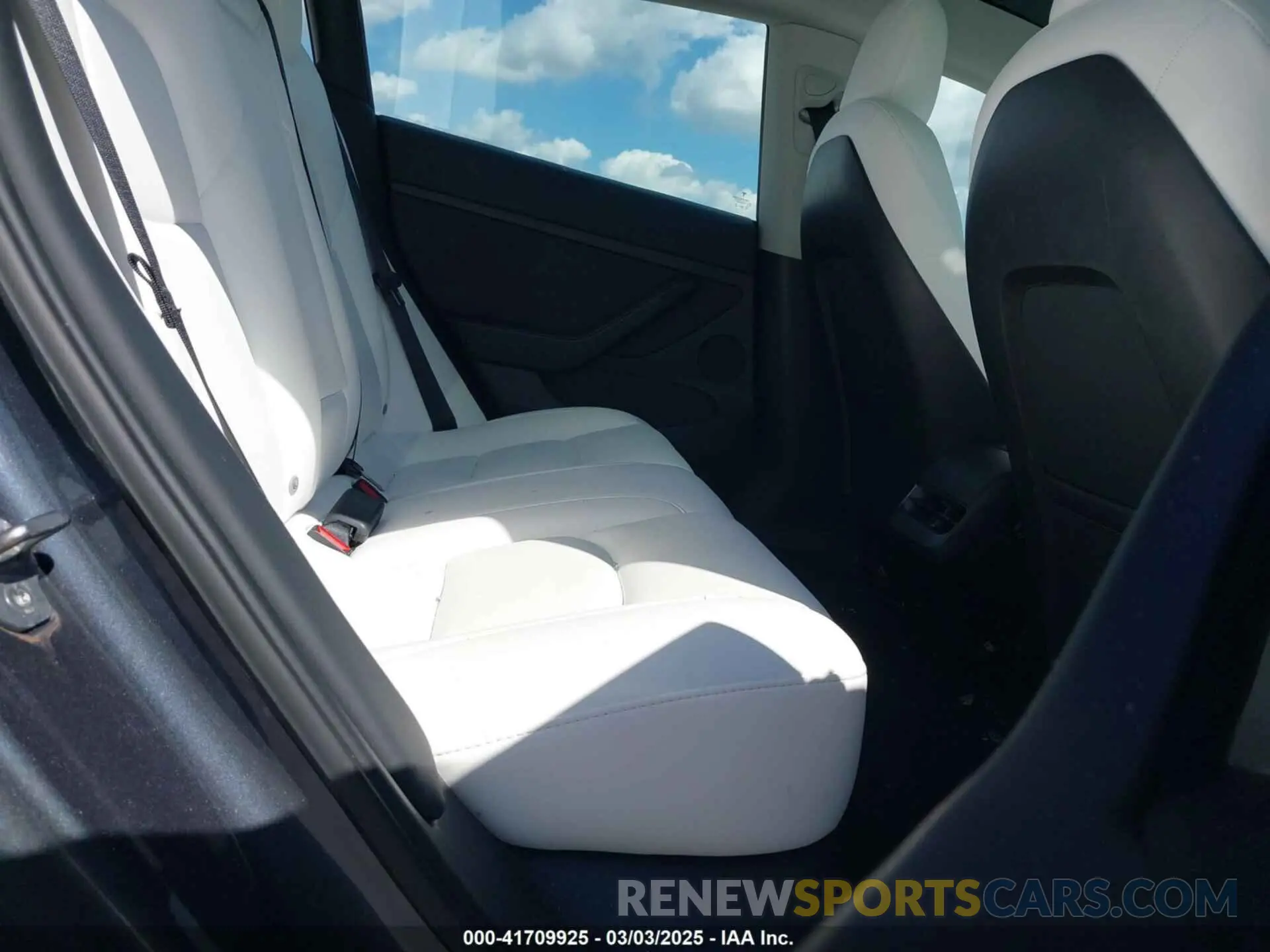 8 fotografías del automóvil dañado 5YJ3E1EA9NF318424 TESLA MODEL 3 2022