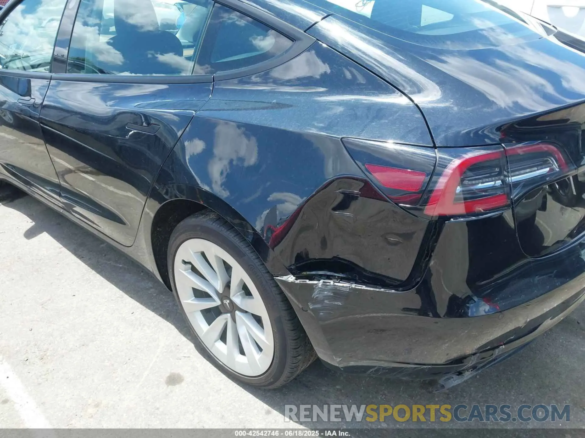 22 fotografías del automóvil dañado 5YJ3E1EAXNF291170 TESLA MODEL 3 2022
