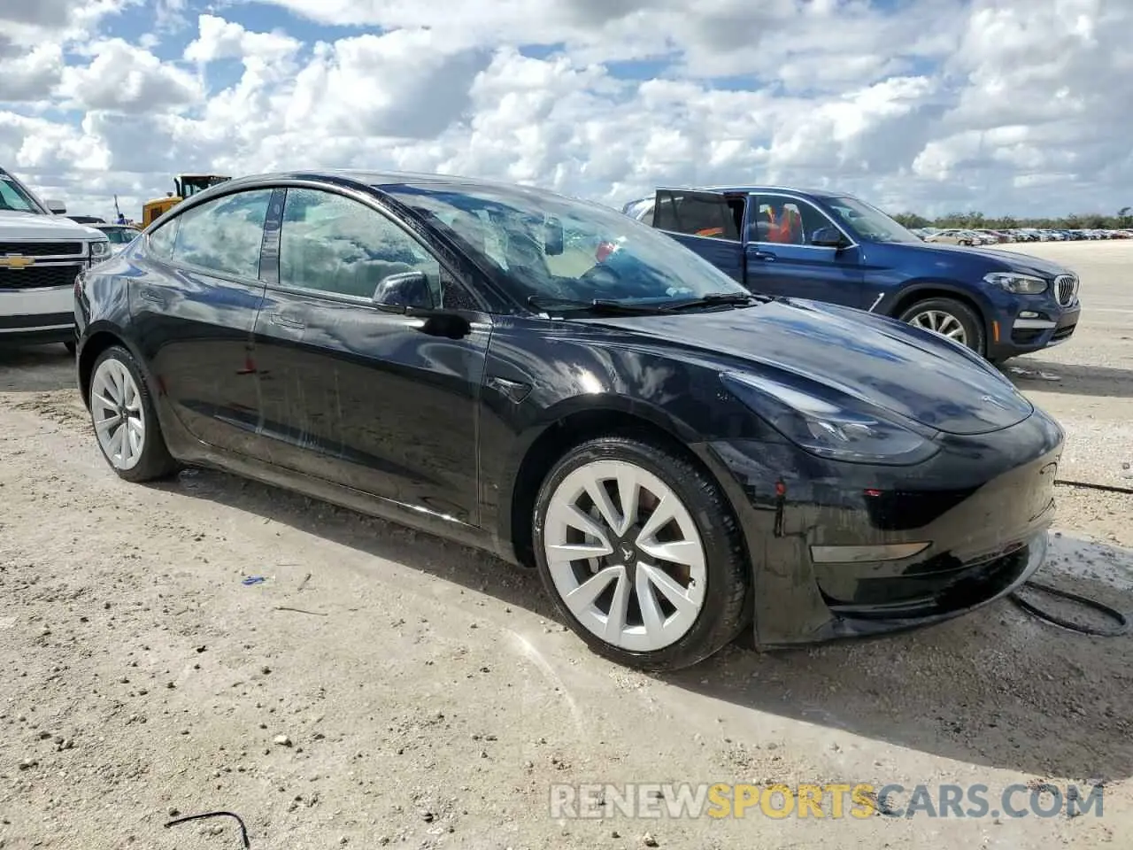 4 fotografías del automóvil dañado 5YJ3E1EAXNF371701 TESLA MODEL 3 2022
