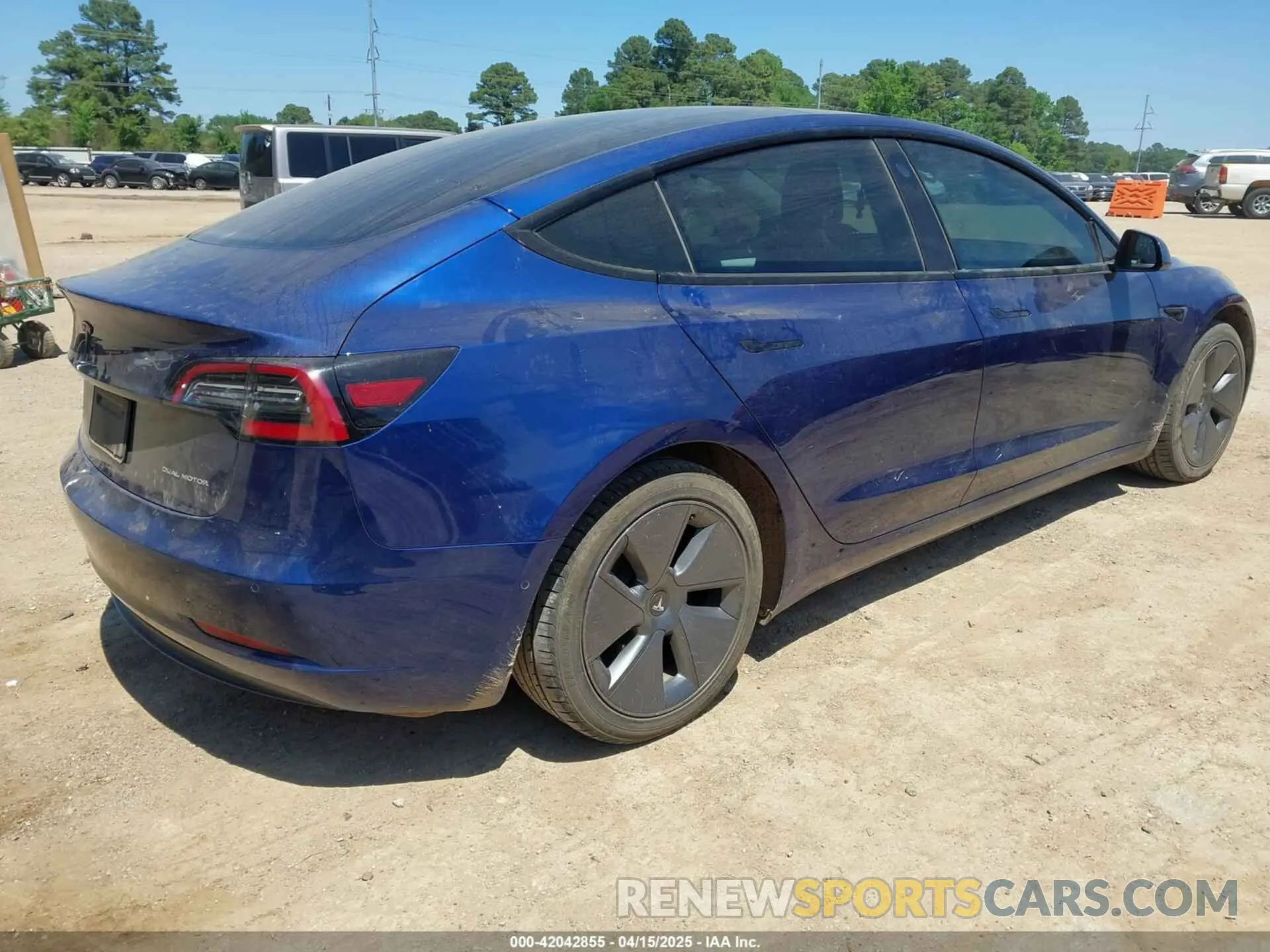 4 fotografías del automóvil dañado 5YJ3E1EB0NF115060 TESLA MODEL 3 2022