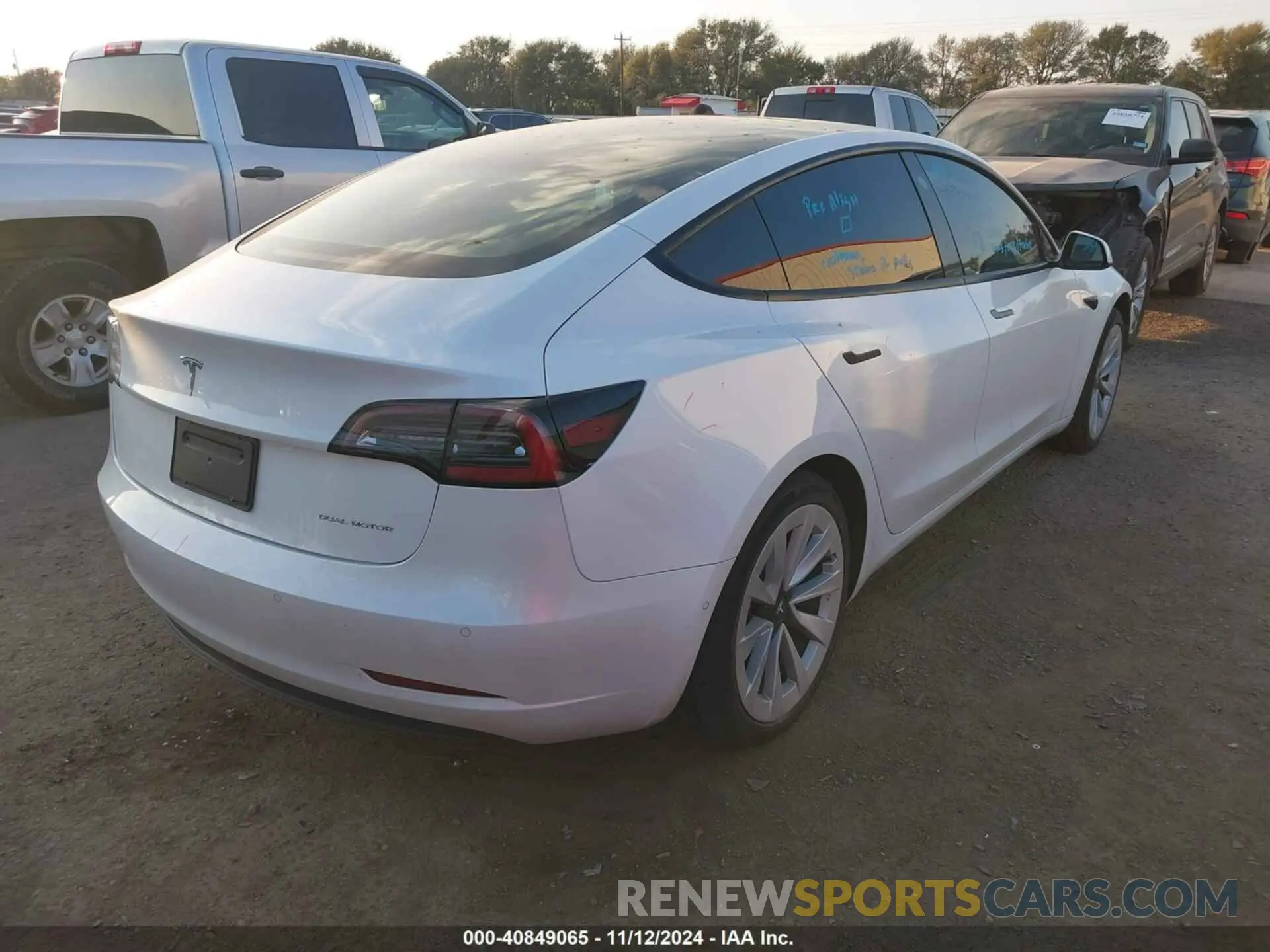 4 fotografías del automóvil dañado 5YJ3E1EB0NF115284 TESLA MODEL 3 2022
