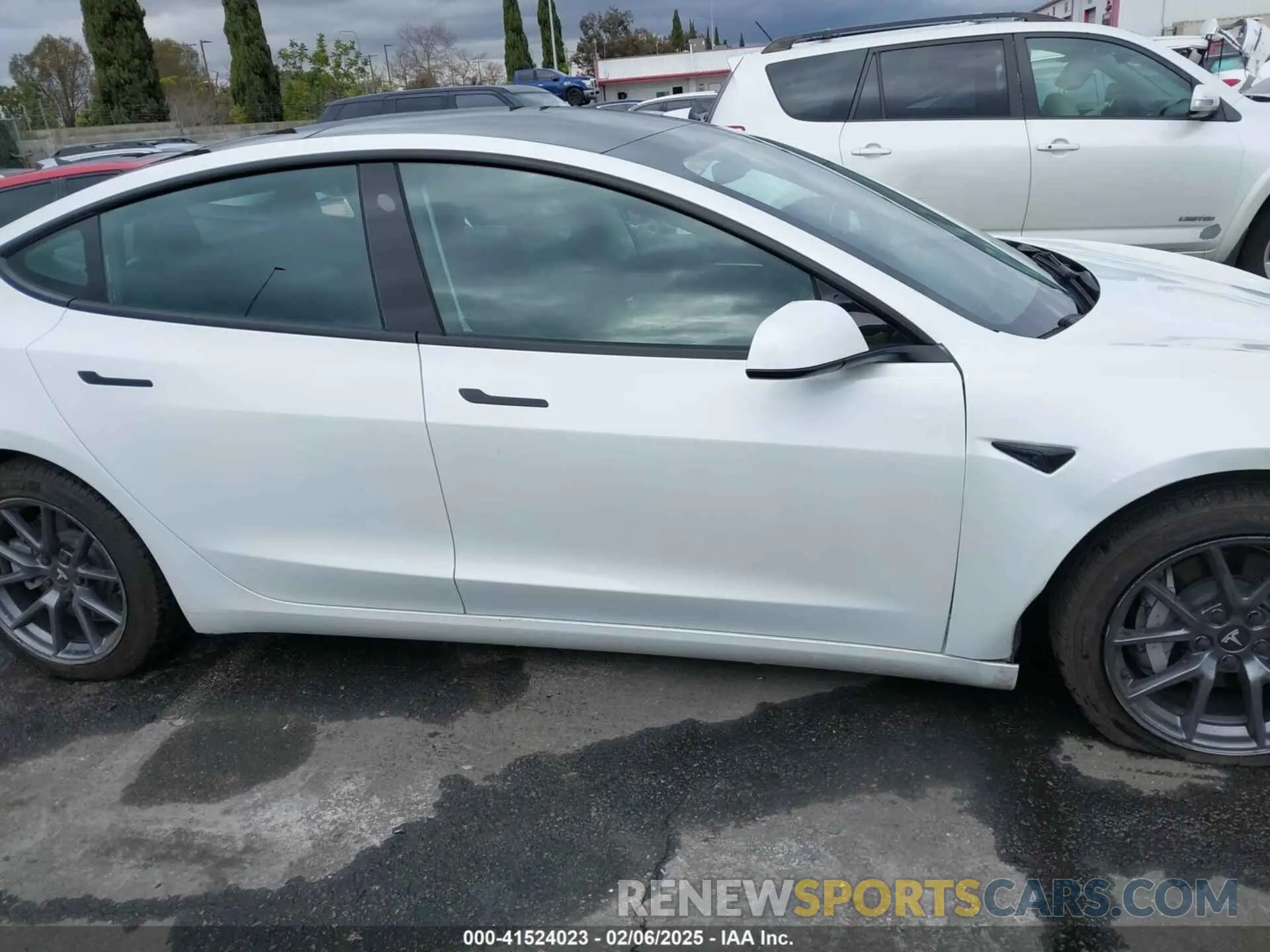 13 fotografías del automóvil dañado 5YJ3E1EB0NF259224 TESLA MODEL 3 2022