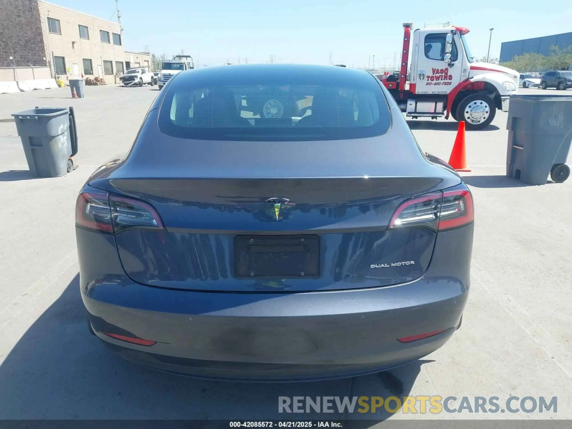 16 fotografías del automóvil dañado 5YJ3E1EB0NF364989 TESLA MODEL 3 2022