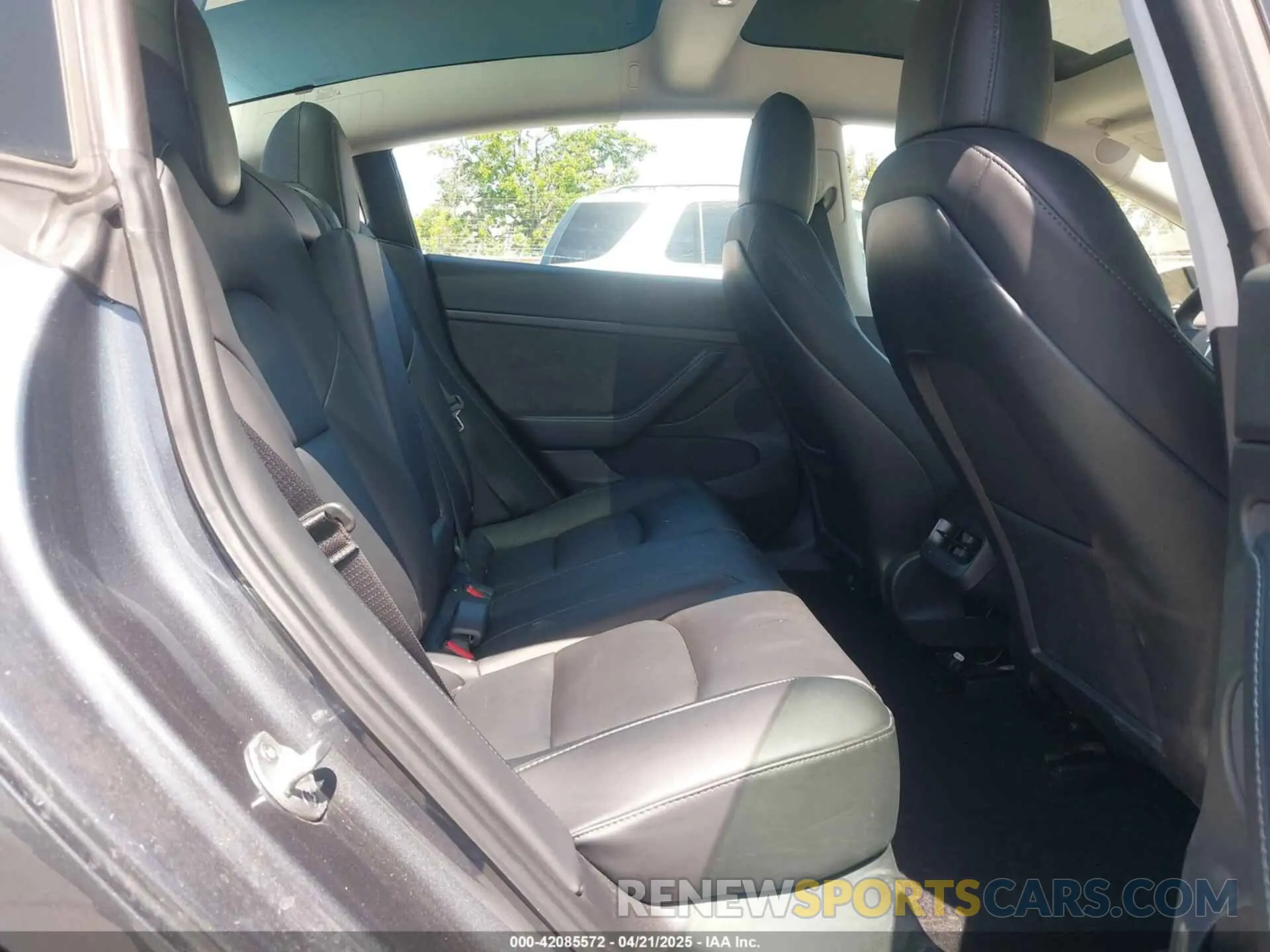 8 fotografías del automóvil dañado 5YJ3E1EB0NF364989 TESLA MODEL 3 2022