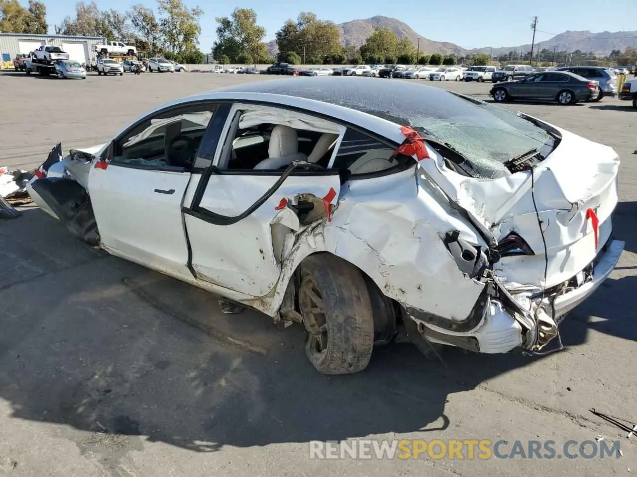 2 fotografías del automóvil dañado 5YJ3E1EB1NF136192 TESLA MODEL 3 2022