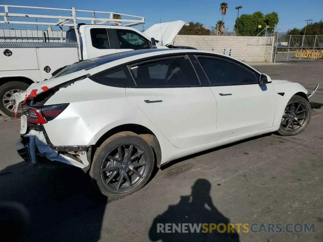3 fotografías del automóvil dañado 5YJ3E1EB1NF136192 TESLA MODEL 3 2022