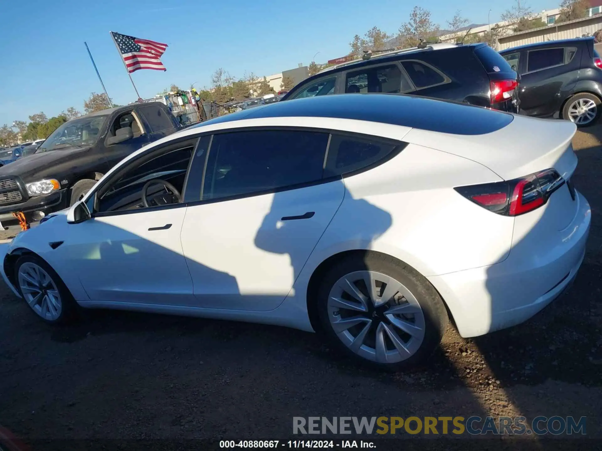 13 fotografías del automóvil dañado 5YJ3E1EB1NF137536 TESLA MODEL 3 2022