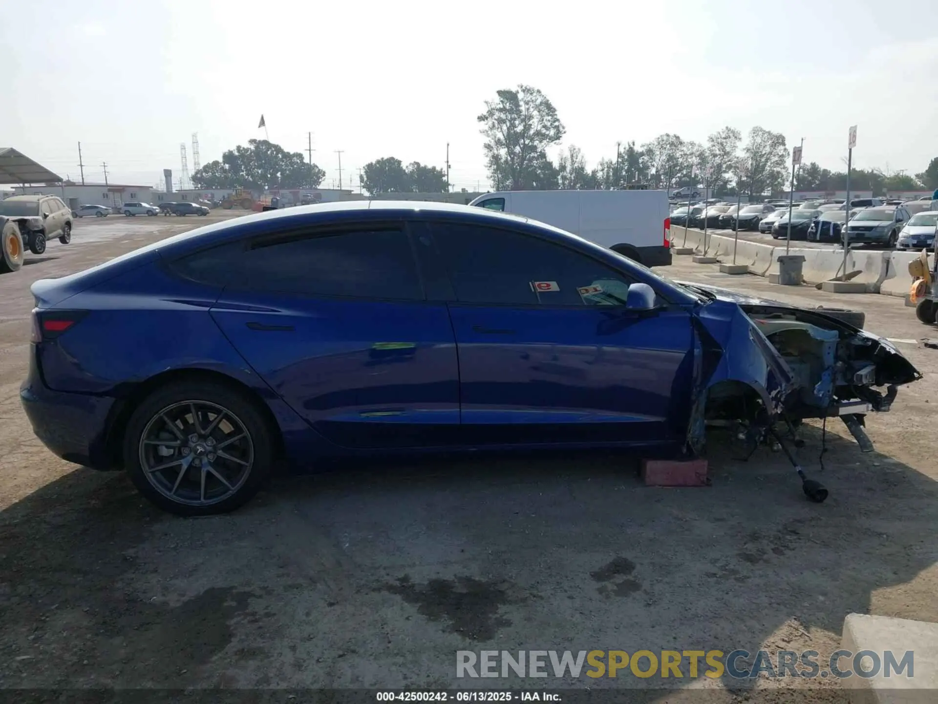 13 fotografías del automóvil dañado 5YJ3E1EB1NF189698 TESLA MODEL 3 2022