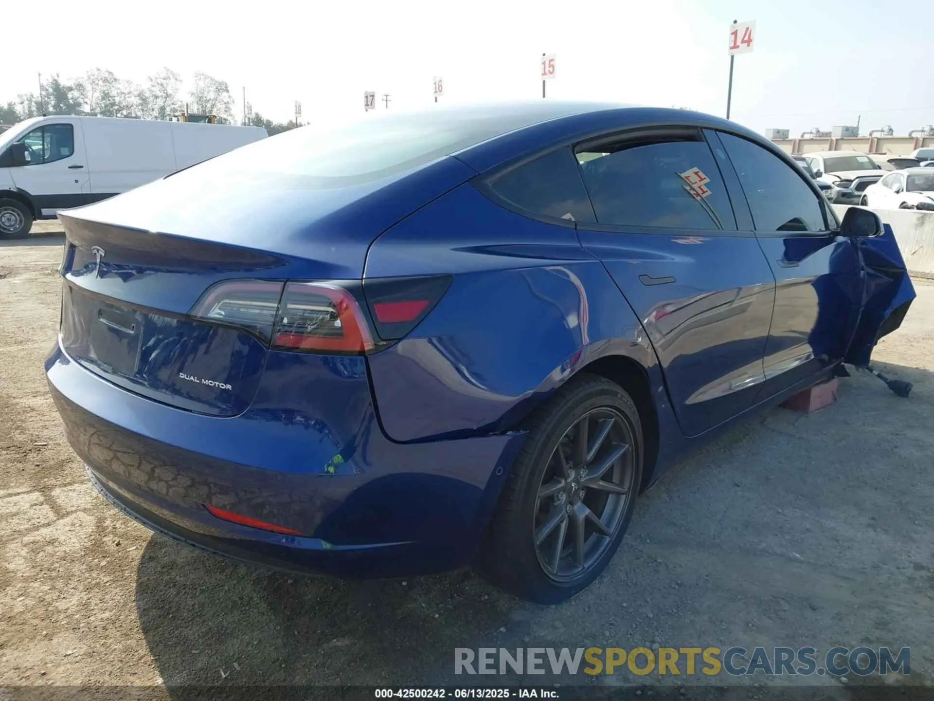 4 fotografías del automóvil dañado 5YJ3E1EB1NF189698 TESLA MODEL 3 2022