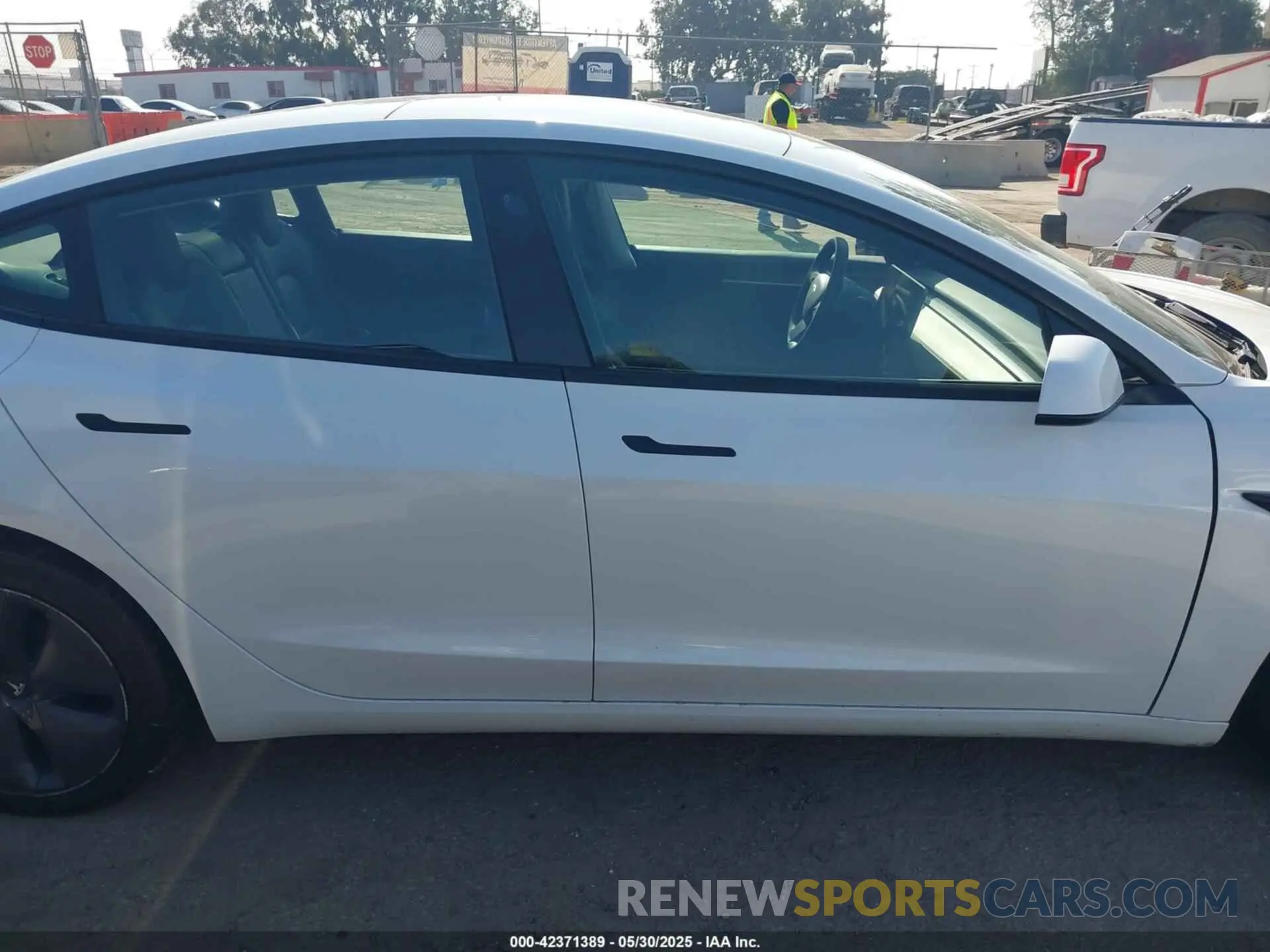 13 fotografías del automóvil dañado 5YJ3E1EB1NF332200 TESLA MODEL 3 2022