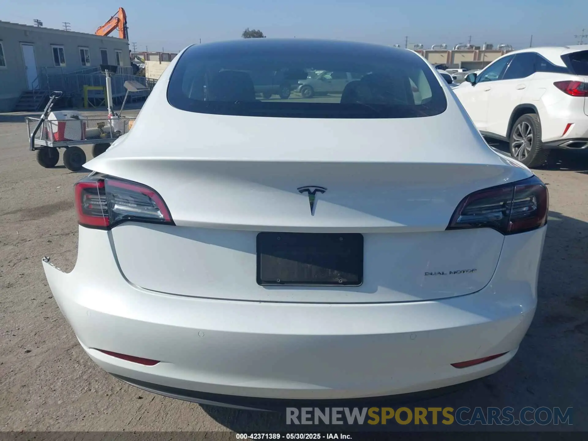 16 fotografías del automóvil dañado 5YJ3E1EB1NF332200 TESLA MODEL 3 2022