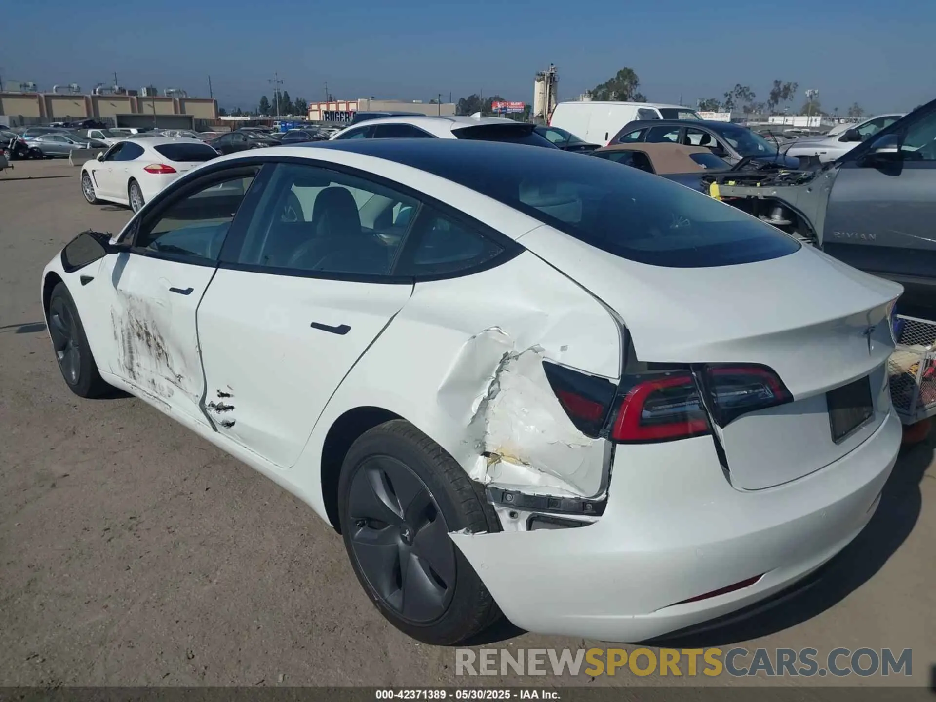 3 fotografías del automóvil dañado 5YJ3E1EB1NF332200 TESLA MODEL 3 2022