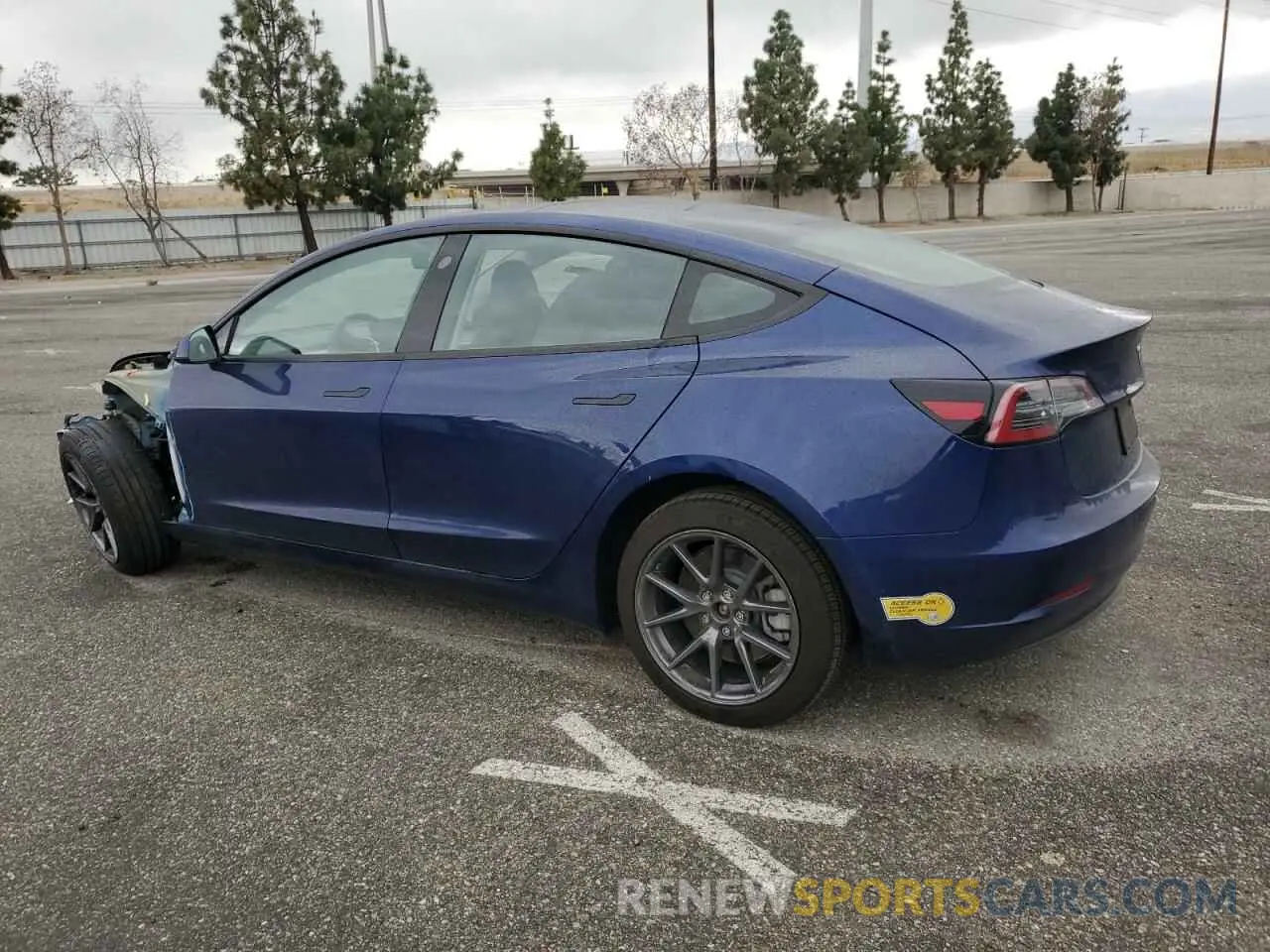 2 fotografías del automóvil dañado 5YJ3E1EB1NF341432 TESLA MODEL 3 2022
