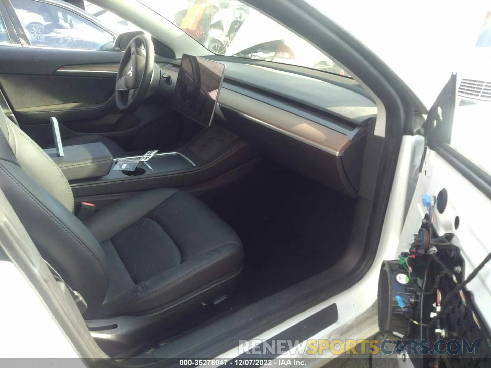 5 fotografías del automóvil dañado 5YJ3E1EB2NF182209 TESLA MODEL 3 2022