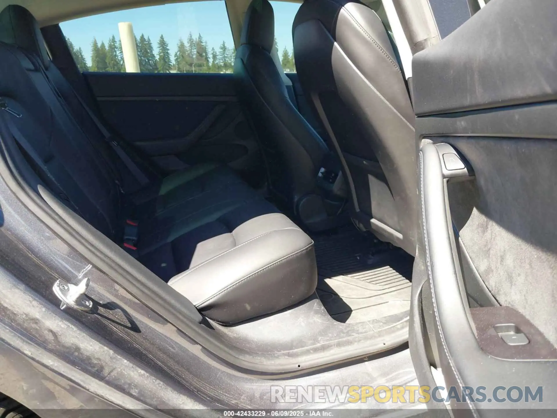 8 fotografías del automóvil dañado 5YJ3E1EB2NF182940 TESLA MODEL 3 2022