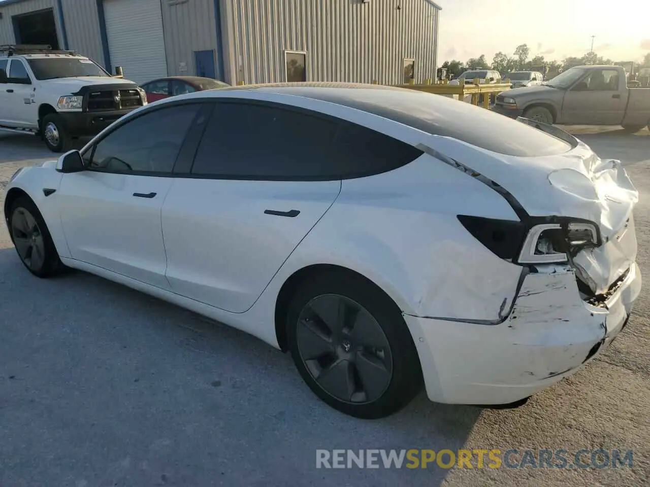 2 fotografías del automóvil dañado 5YJ3E1EB2NF201275 TESLA MODEL 3 2022