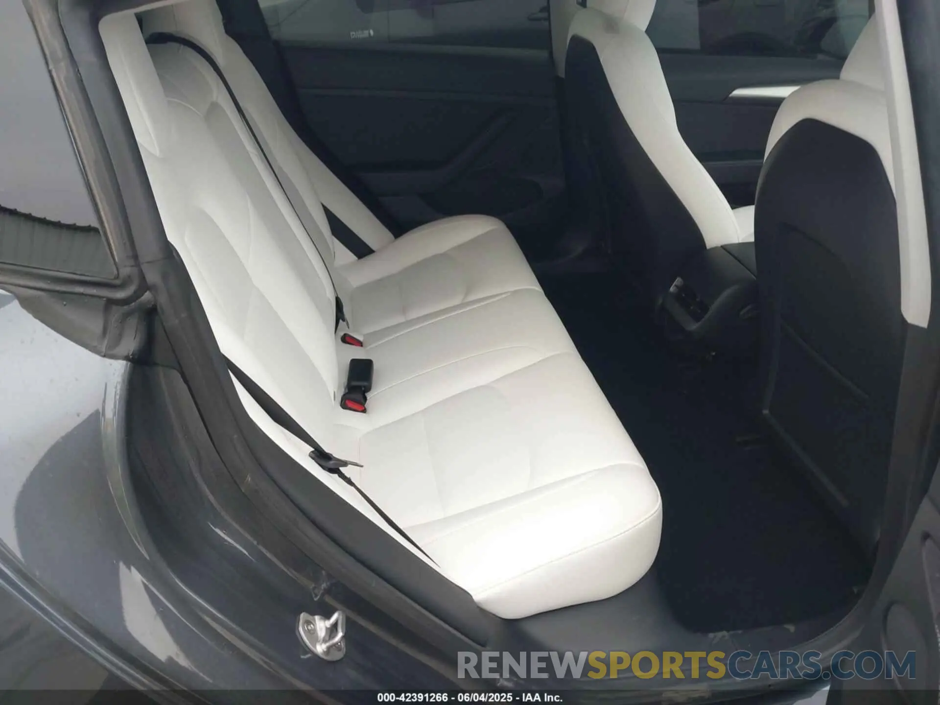8 fotografías del automóvil dañado 5YJ3E1EB2NF259483 TESLA MODEL 3 2022