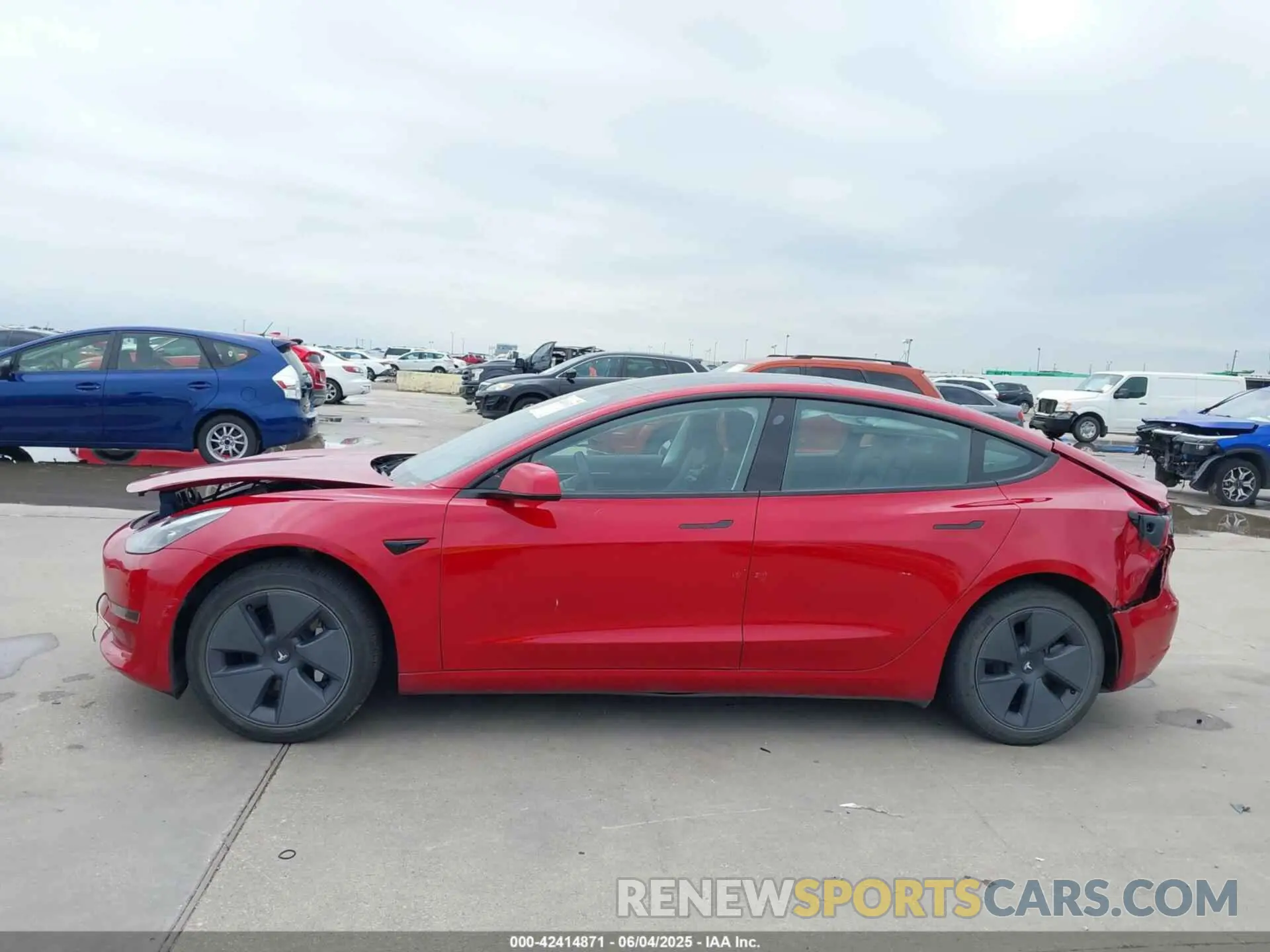 13 fotografías del automóvil dañado 5YJ3E1EB2NF267213 TESLA MODEL 3 2022
