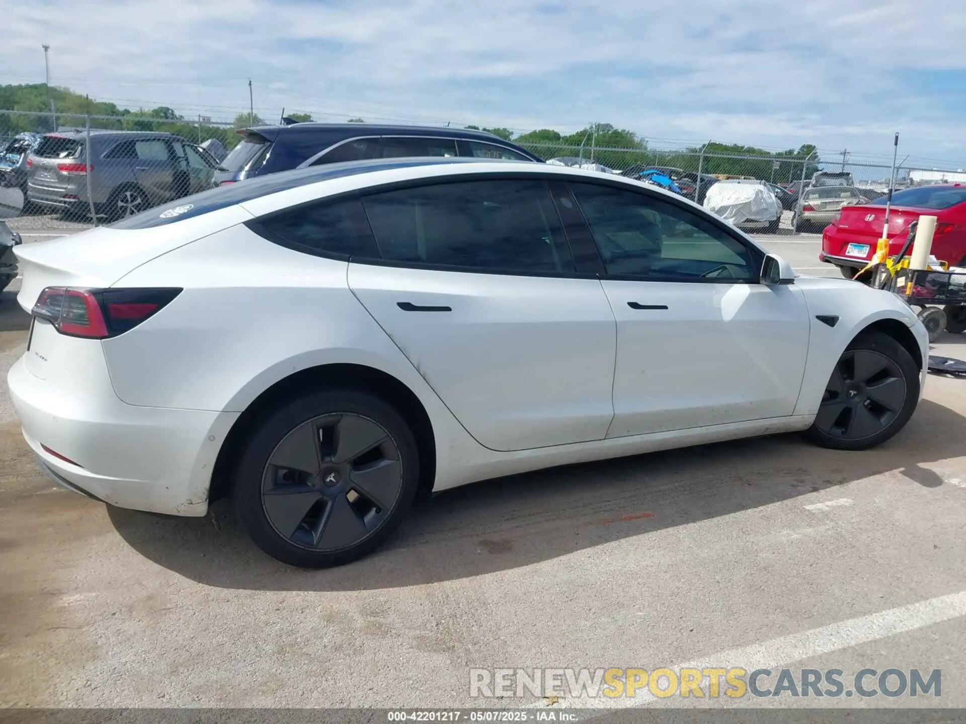 14 fotografías del automóvil dañado 5YJ3E1EB2NF313445 TESLA MODEL 3 2022