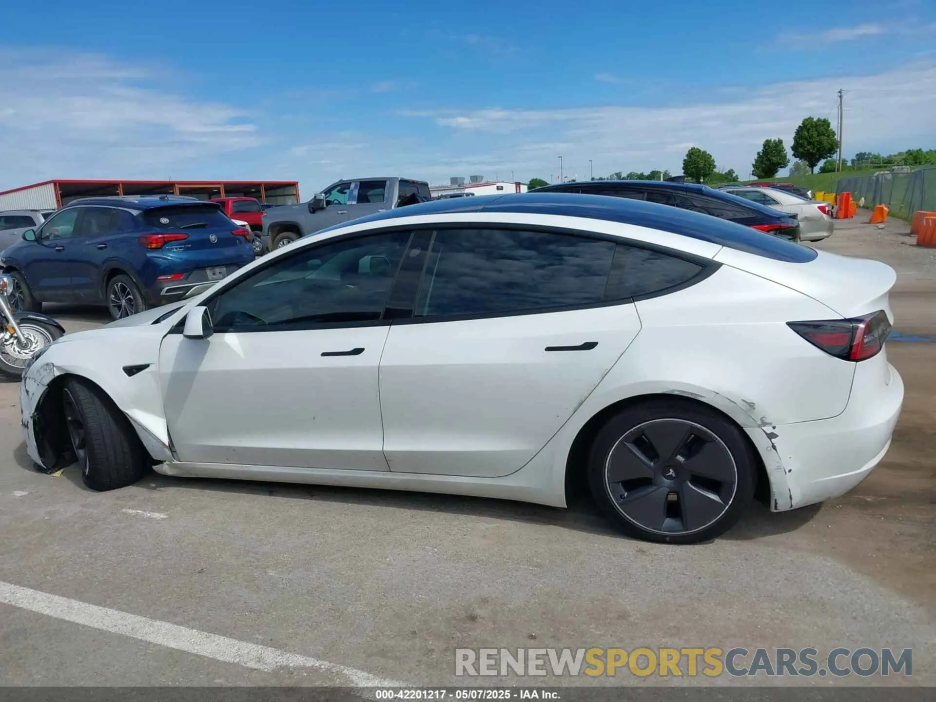 15 fotografías del automóvil dañado 5YJ3E1EB2NF313445 TESLA MODEL 3 2022