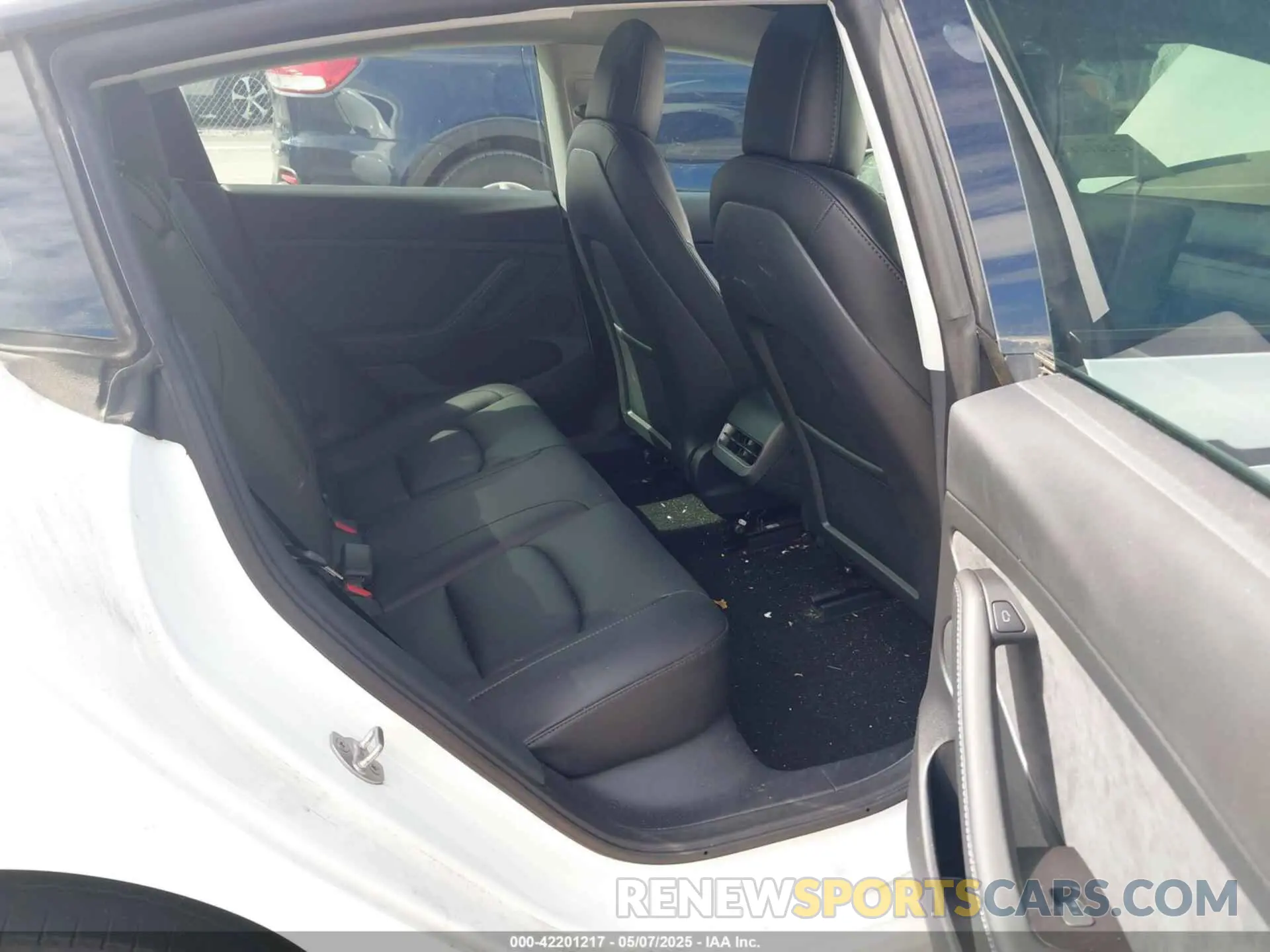 8 fotografías del automóvil dañado 5YJ3E1EB2NF313445 TESLA MODEL 3 2022