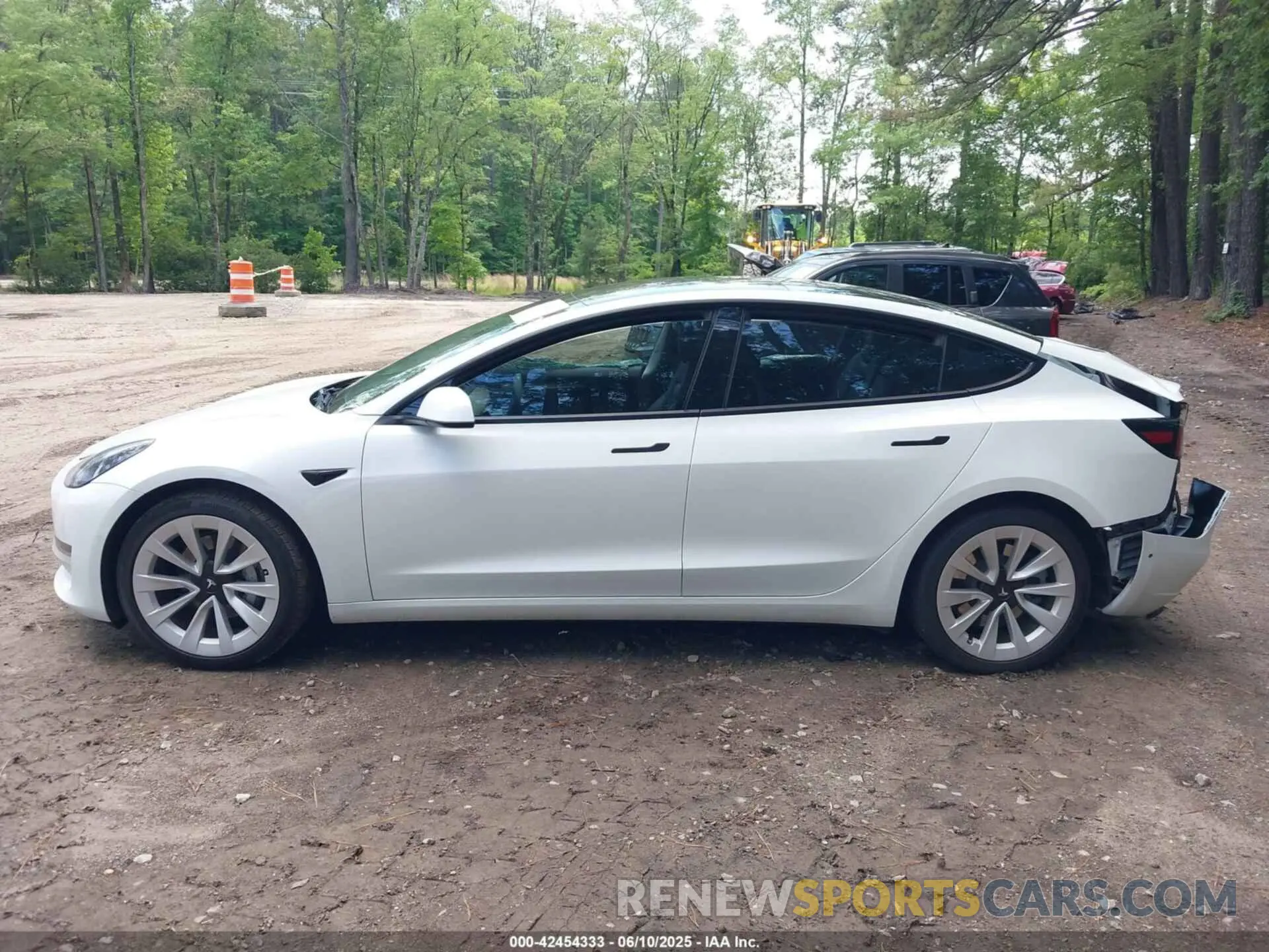 13 fotografías del automóvil dañado 5YJ3E1EB2NF359485 TESLA MODEL 3 2022