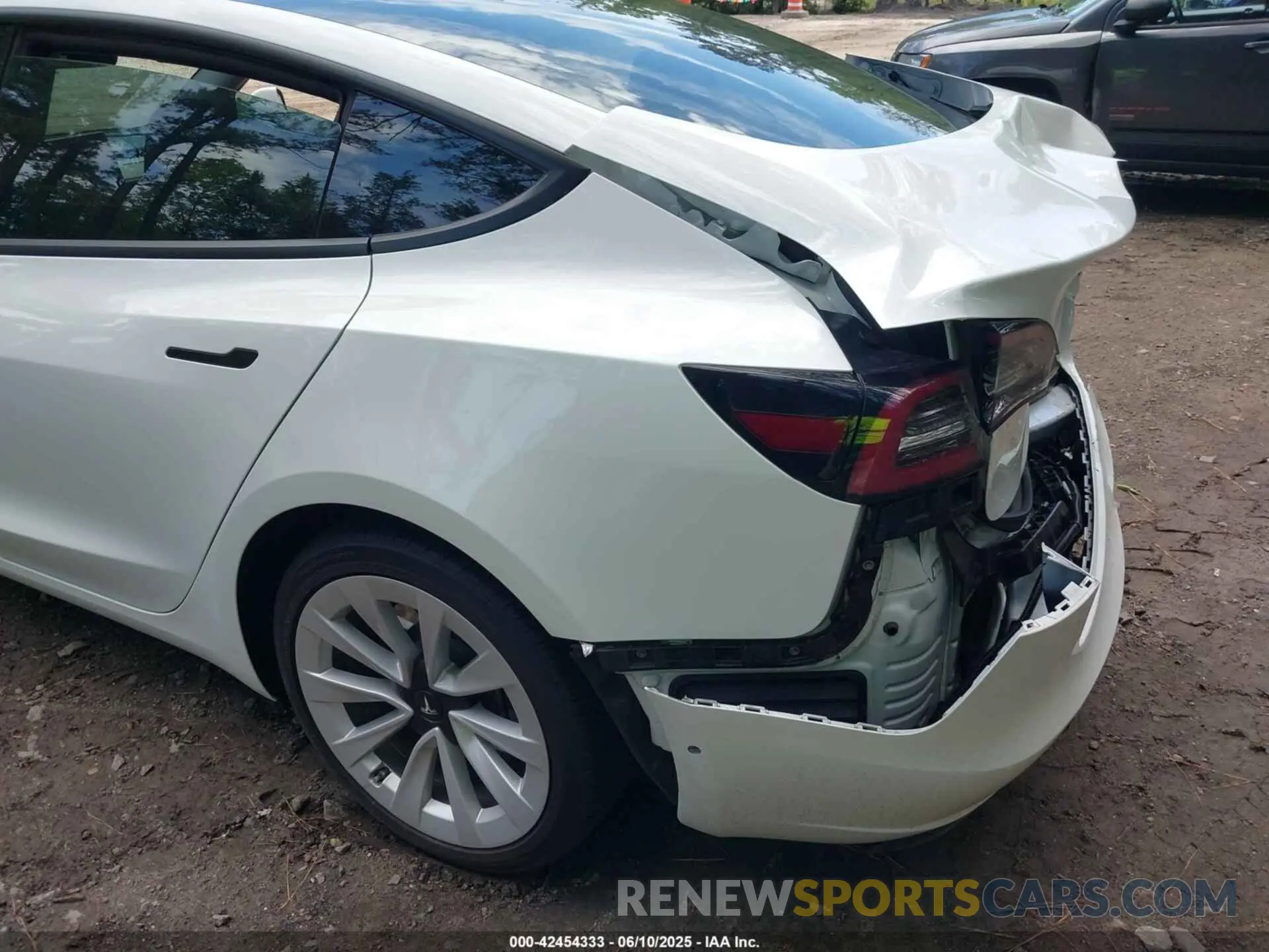 18 fotografías del automóvil dañado 5YJ3E1EB2NF359485 TESLA MODEL 3 2022