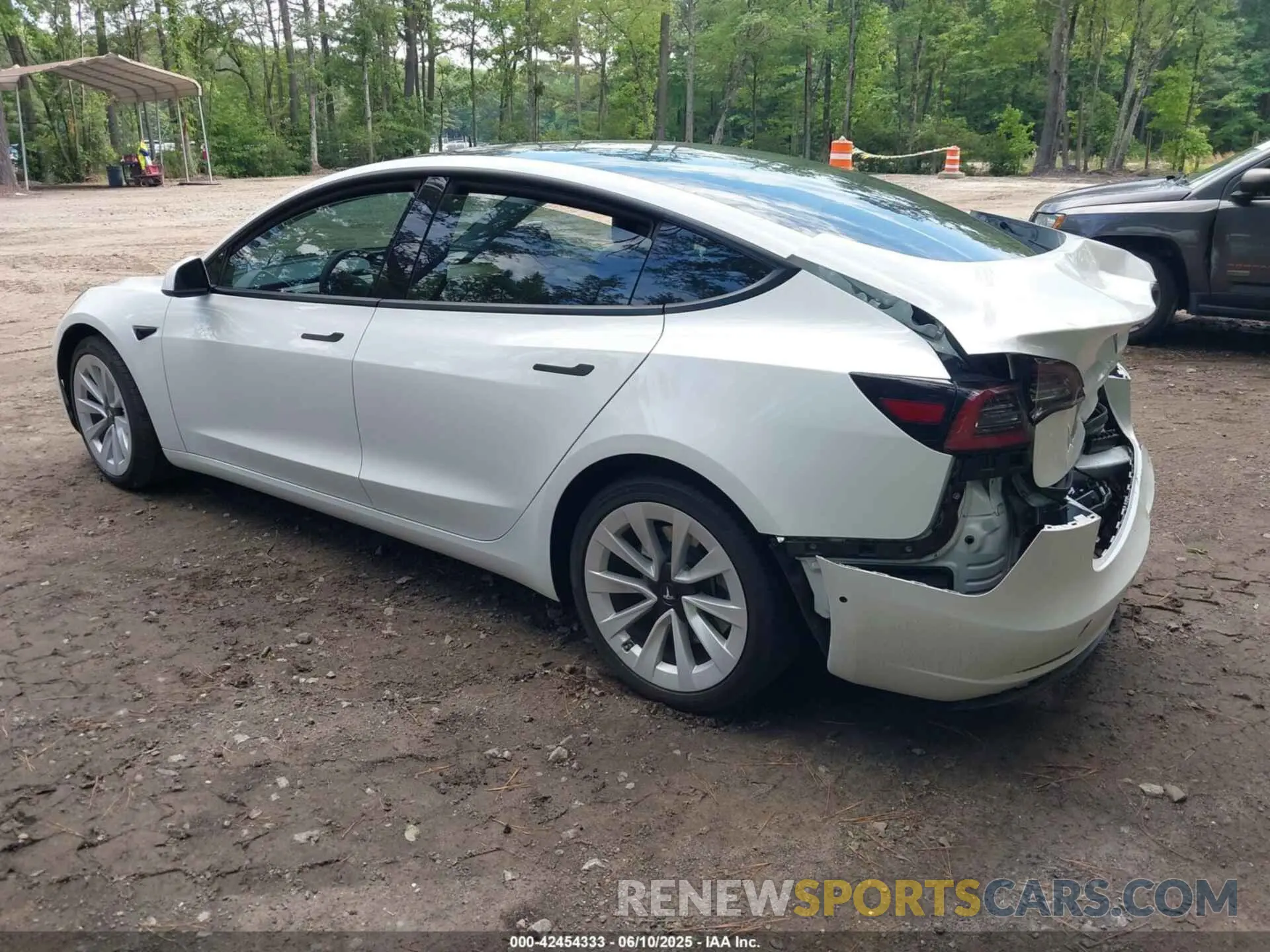 3 fotografías del automóvil dañado 5YJ3E1EB2NF359485 TESLA MODEL 3 2022