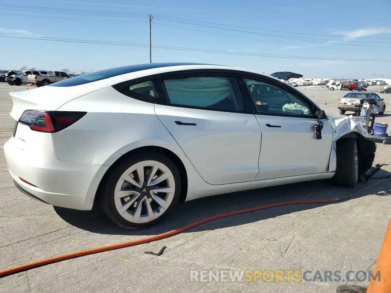 3 fotografías del automóvil dañado 5YJ3E1EB2NF359955 TESLA MODEL 3 2022