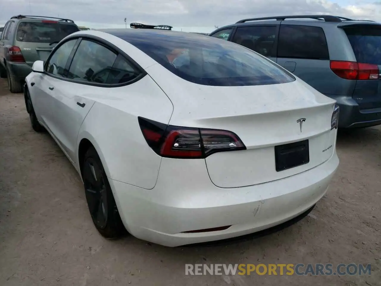 3 fotografías del automóvil dañado 5YJ3E1EB3NF104005 TESLA MODEL 3 2022