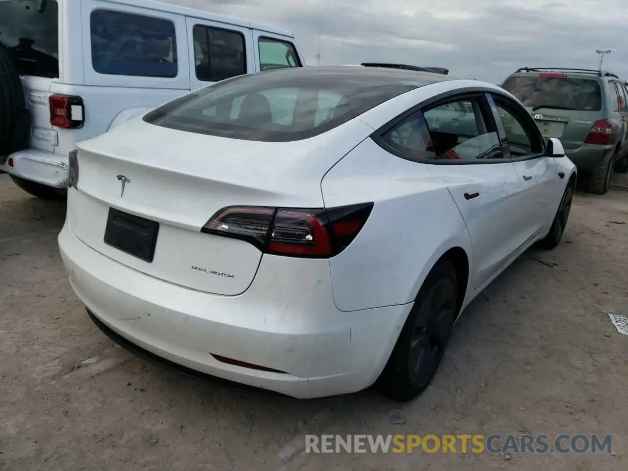 4 fotografías del automóvil dañado 5YJ3E1EB3NF104005 TESLA MODEL 3 2022
