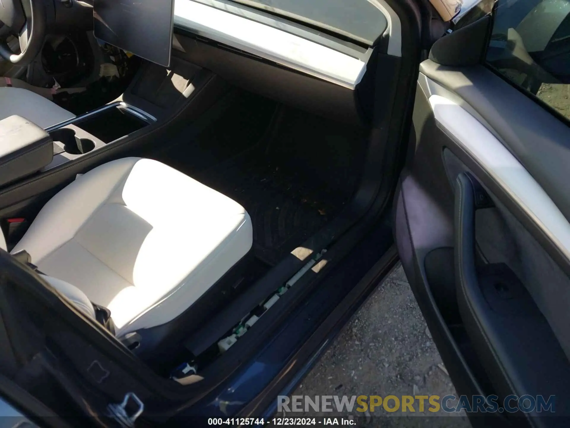 5 fotografías del automóvil dañado 5YJ3E1EB3NF138932 TESLA MODEL 3 2022