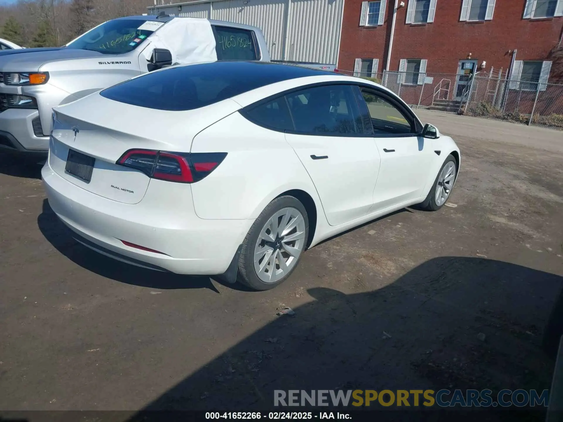 4 fotografías del automóvil dañado 5YJ3E1EB3NF186074 TESLA MODEL 3 2022