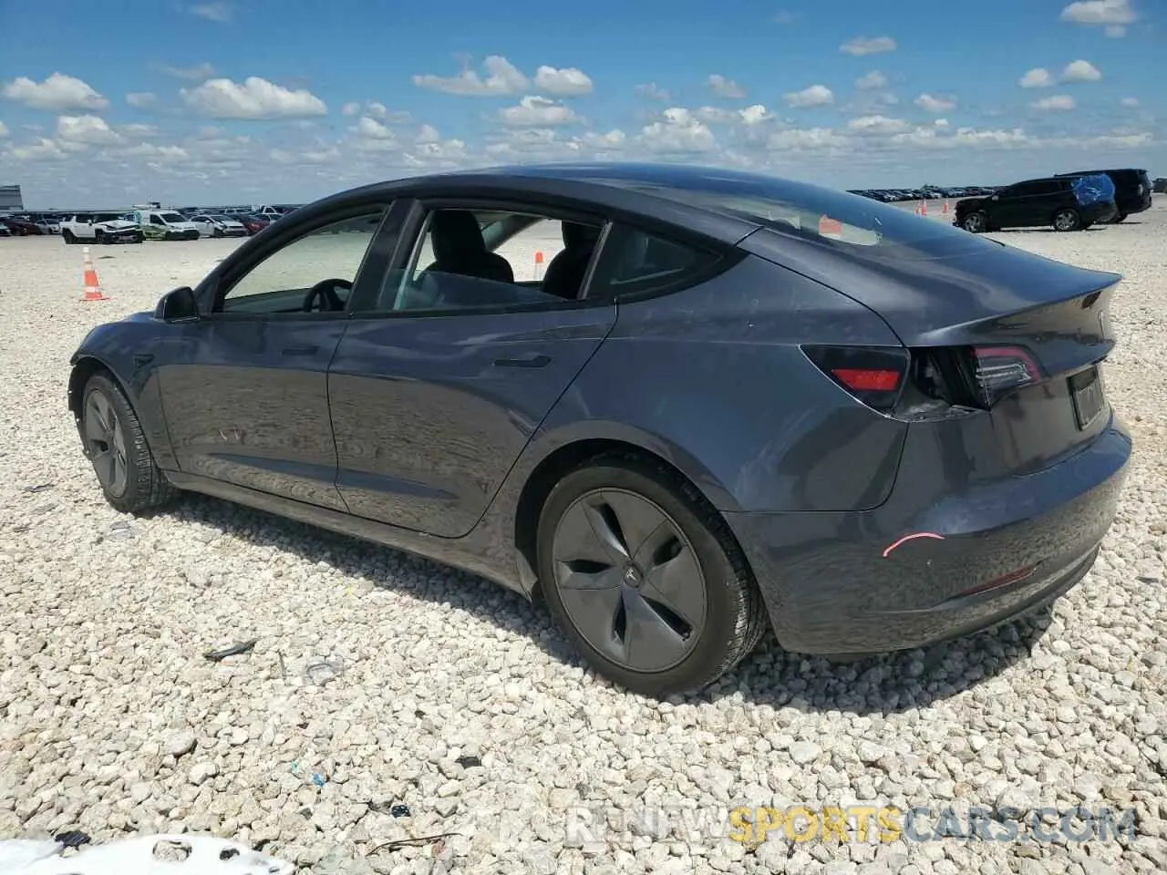 2 fotografías del automóvil dañado 5YJ3E1EB3NF260450 TESLA MODEL 3 2022