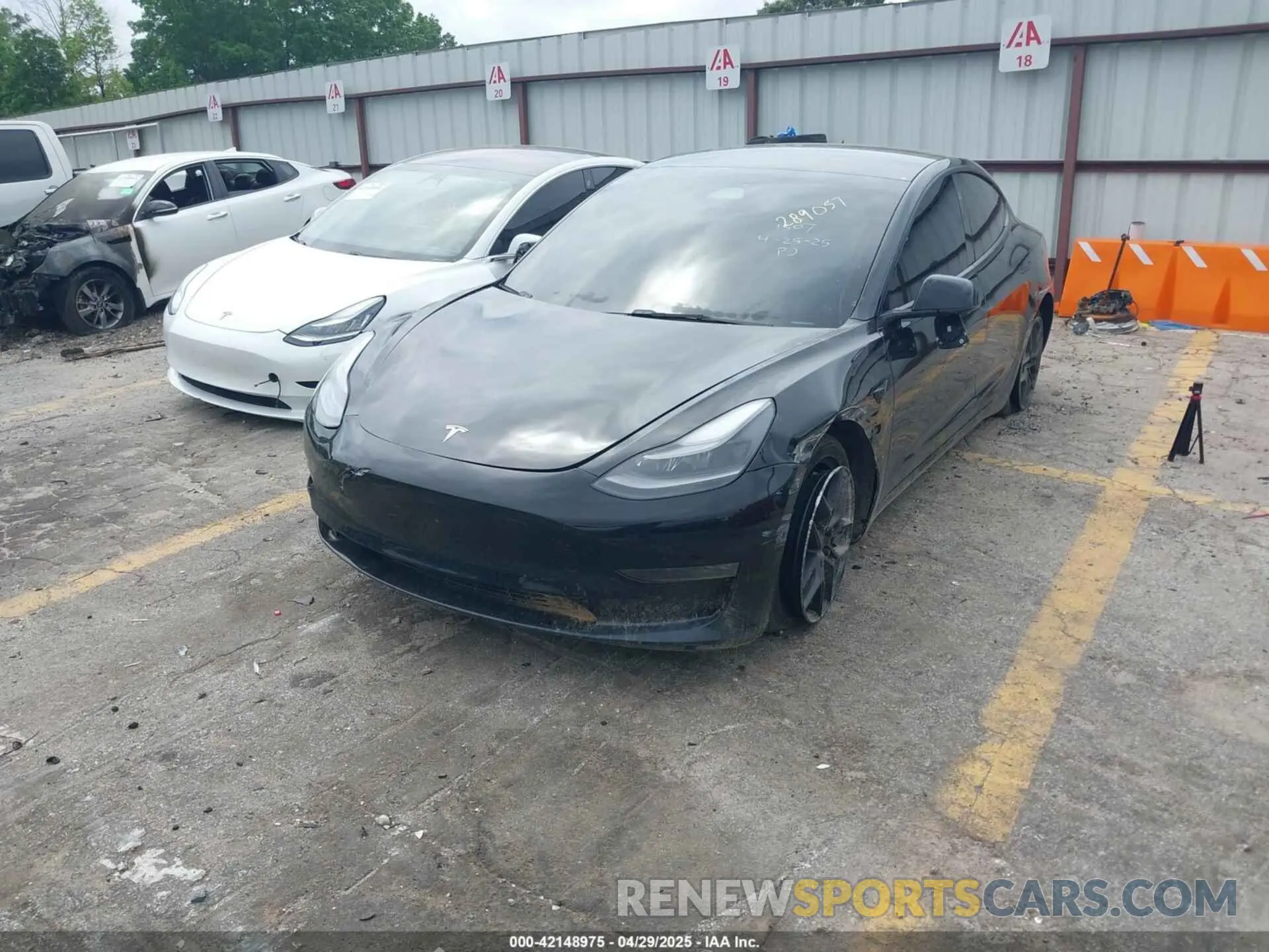 2 fotografías del automóvil dañado 5YJ3E1EB3NF289057 TESLA MODEL 3 2022