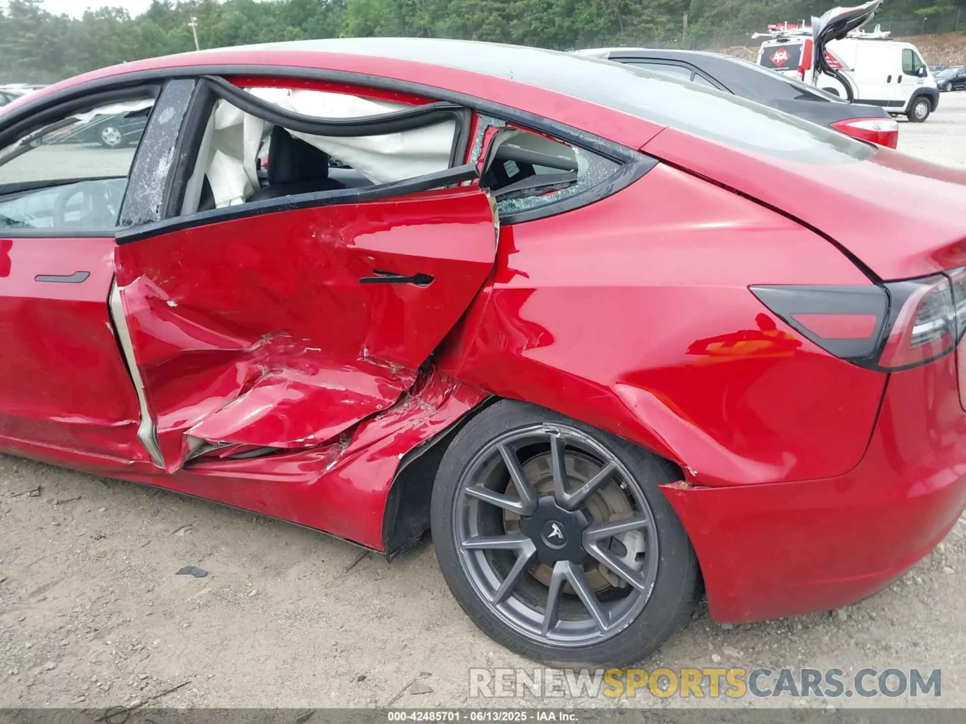 6 fotografías del automóvil dañado 5YJ3E1EB3NF324681 TESLA MODEL 3 2022