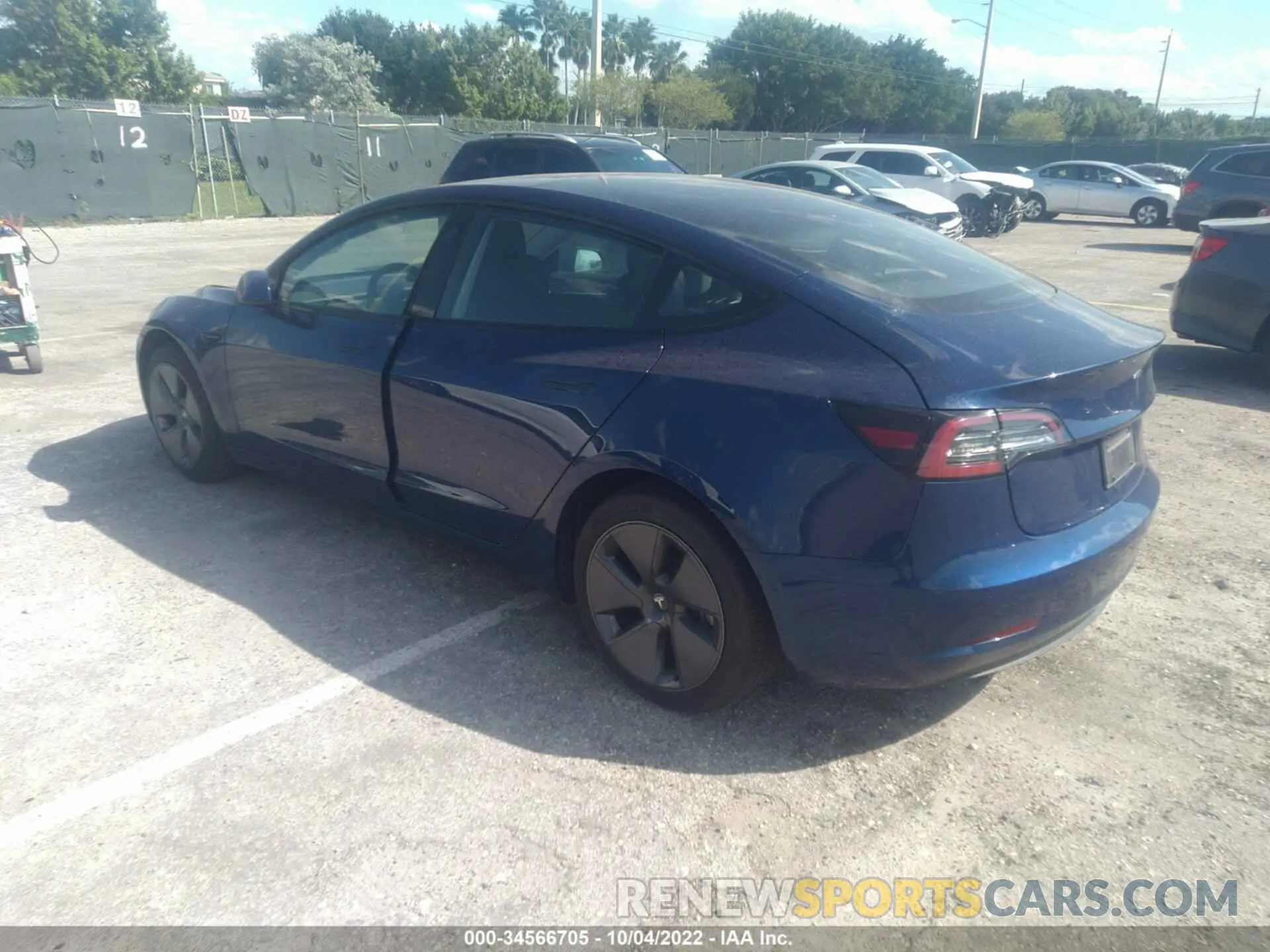 3 fotografías del automóvil dañado 5YJ3E1EB4NF103056 TESLA MODEL 3 2022